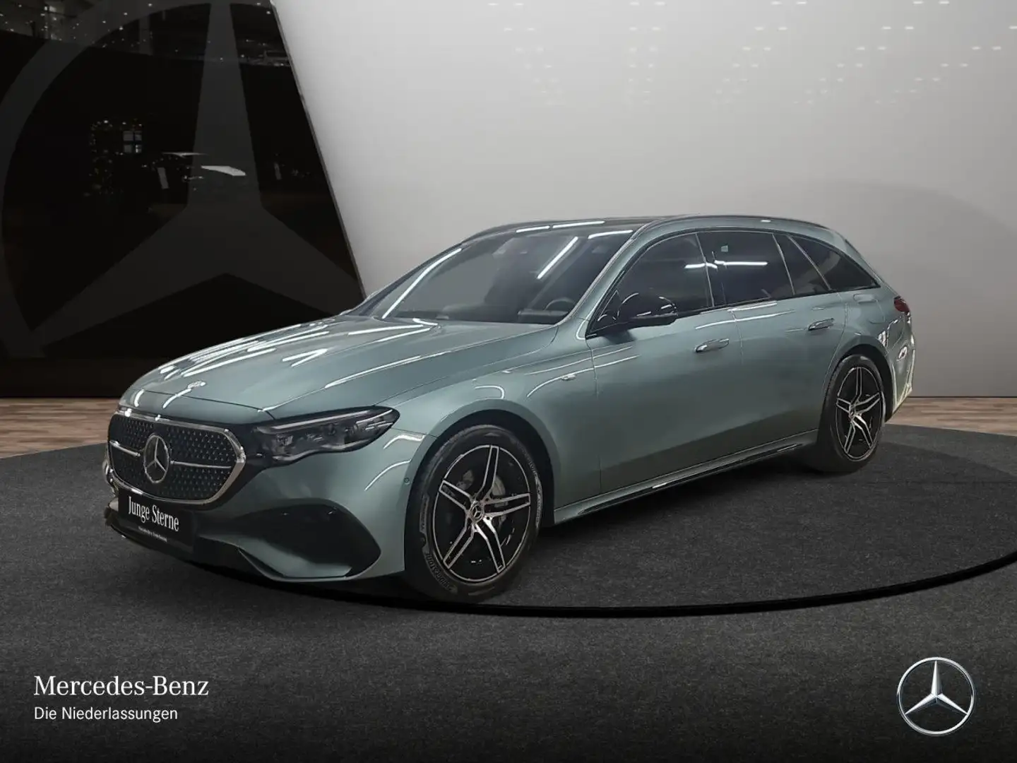 Mercedes-Benz E 300 de T Hybrid AMG Fahrass 360° Pano Distr. HUD Silber - 2