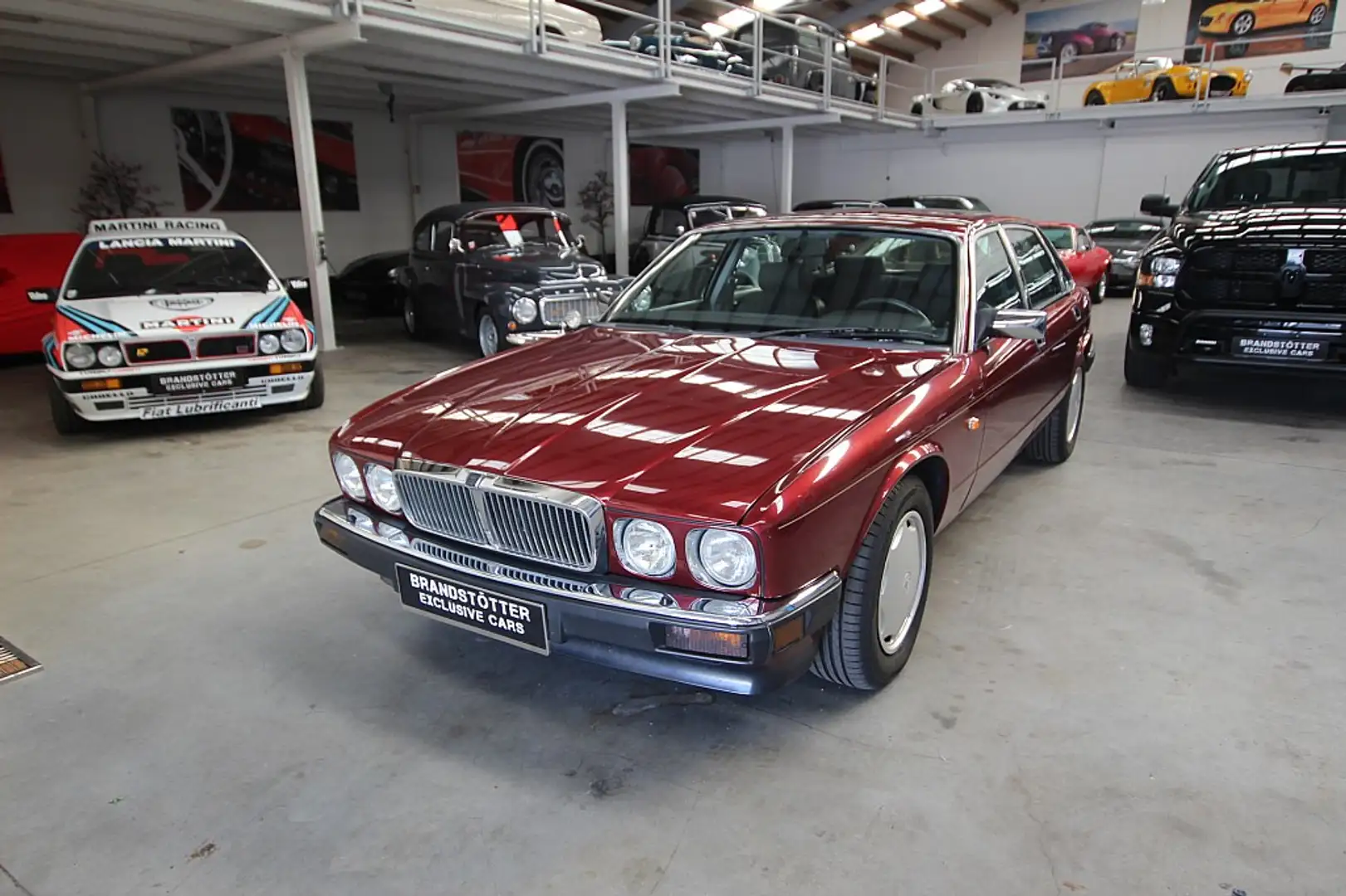 Jaguar XJ Rot - 1
