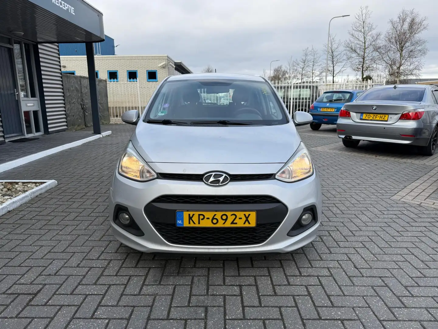 Hyundai i10 1.0i i-Motion Comfort Grau - 2