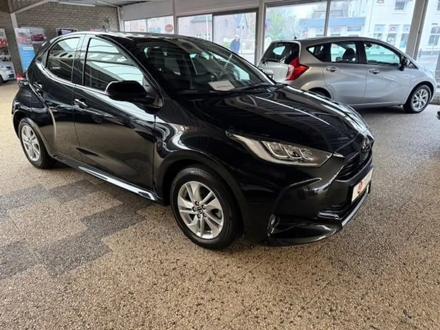 Mazda 2 Hybrid 1.5 Agile Comfort Noir - 2