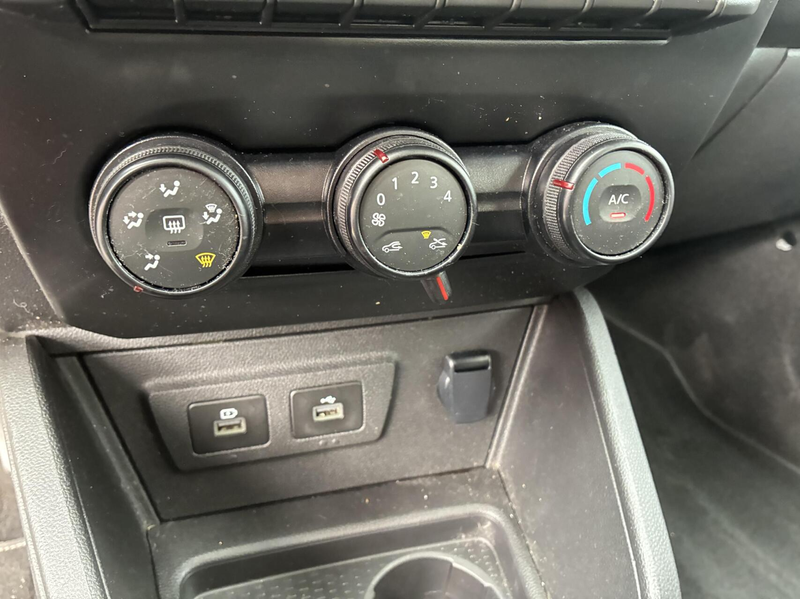 Dacia Duster 1.0 TCe 100 ECO-G Essential Apple Carplay — photo 15