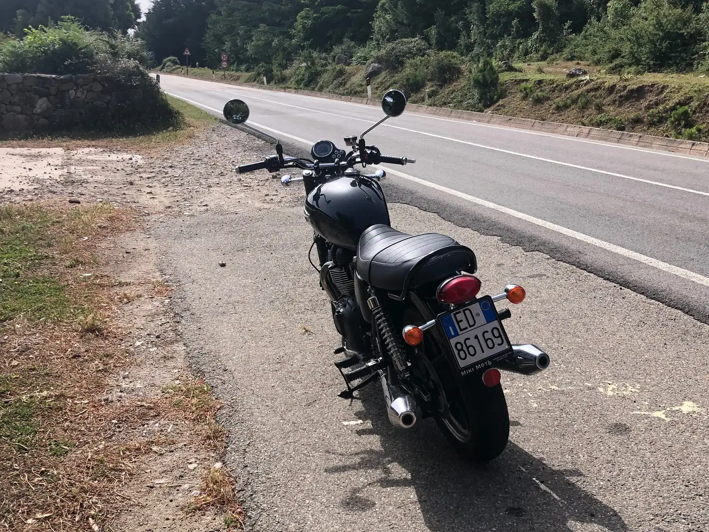 Triumph Bonneville T100 Černá - 1