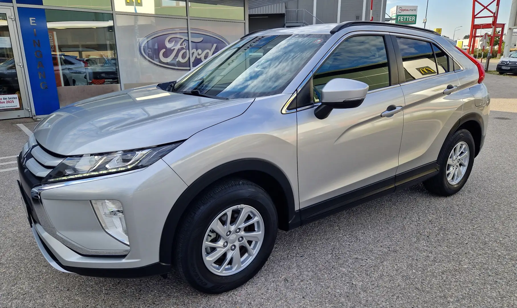 Mitsubishi Eclipse Cross Plus 4WD Silber - 2