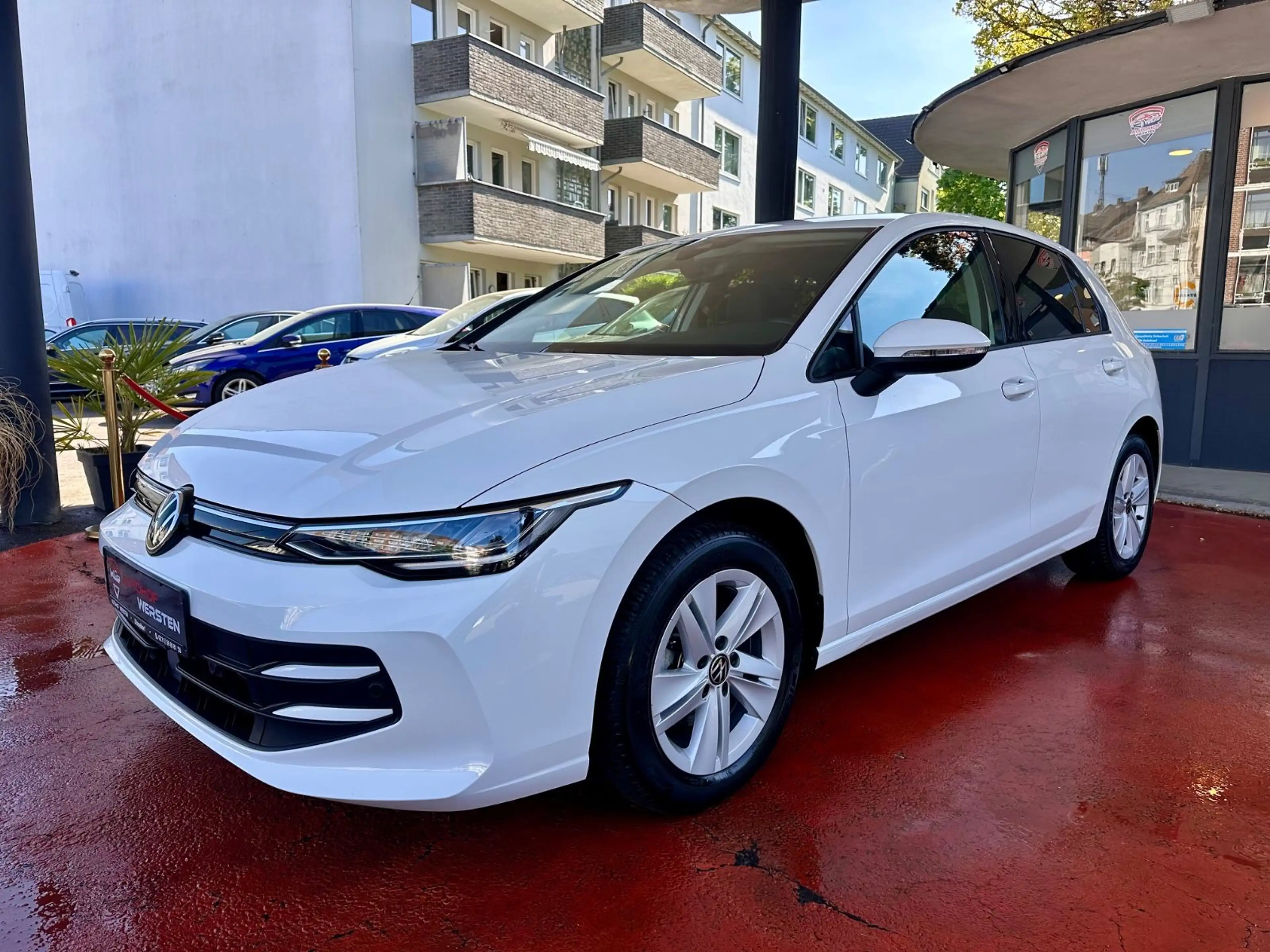 Volkswagen Golf VIII Lim. 1.5 eTSI 110 kW Life|LED|1. Hand — photo 9