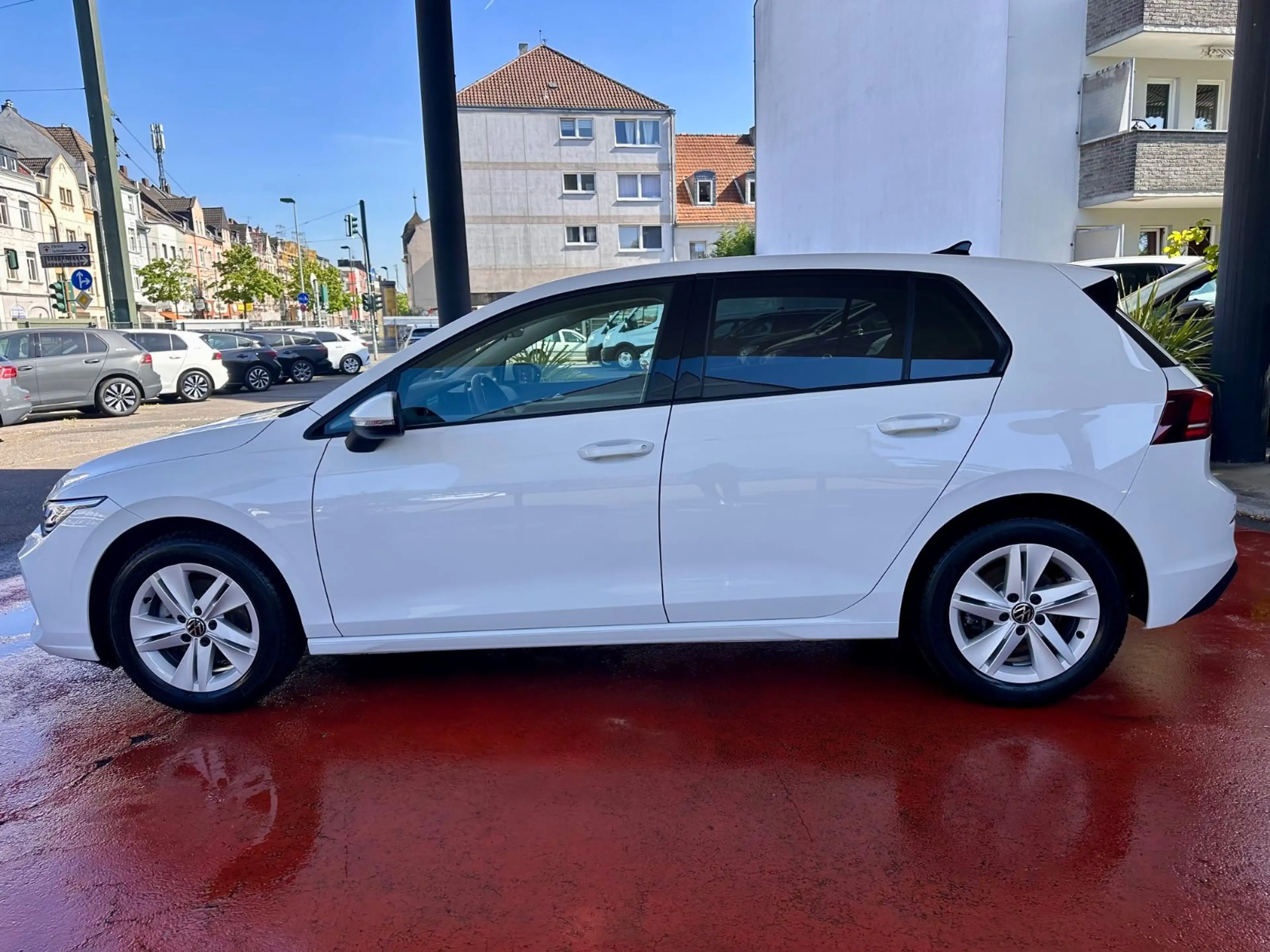 Volkswagen Golf VIII Lim. 1.5 eTSI 110 kW Life|LED|1. Hand — photo 8