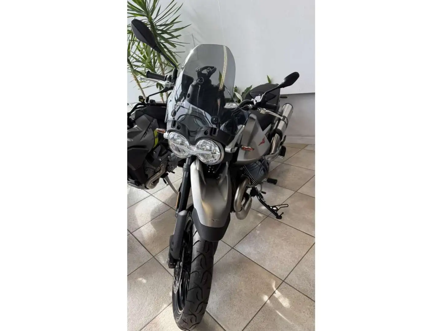Moto Guzzi V 85 STRADA Vert - 1