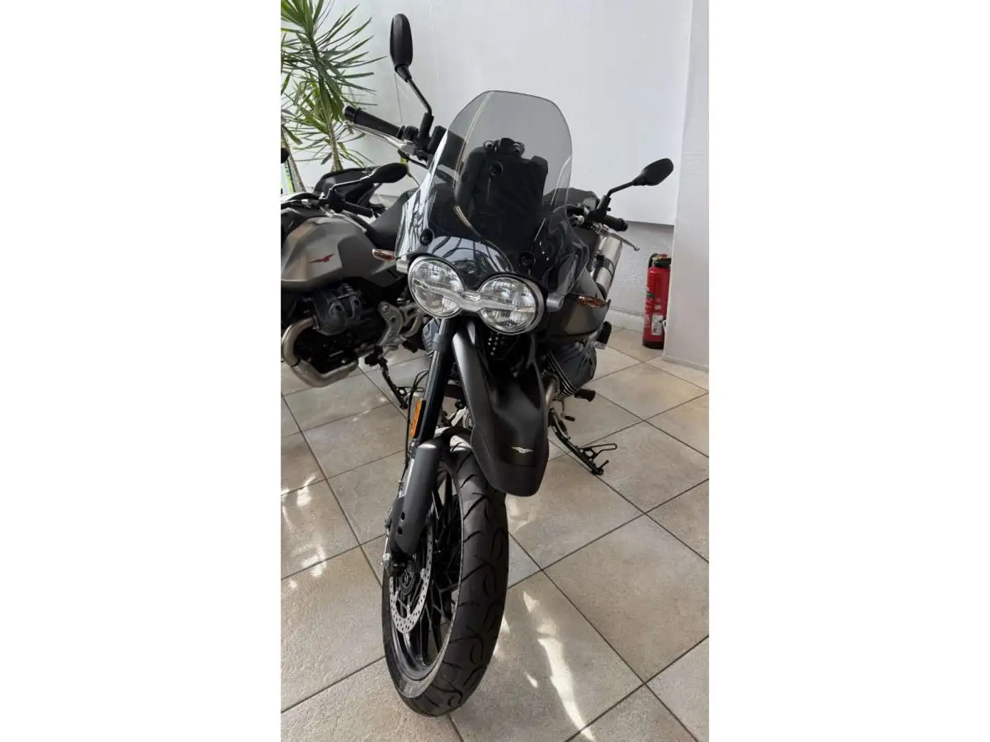 Moto Guzzi V 85 STRADA Vert - 2