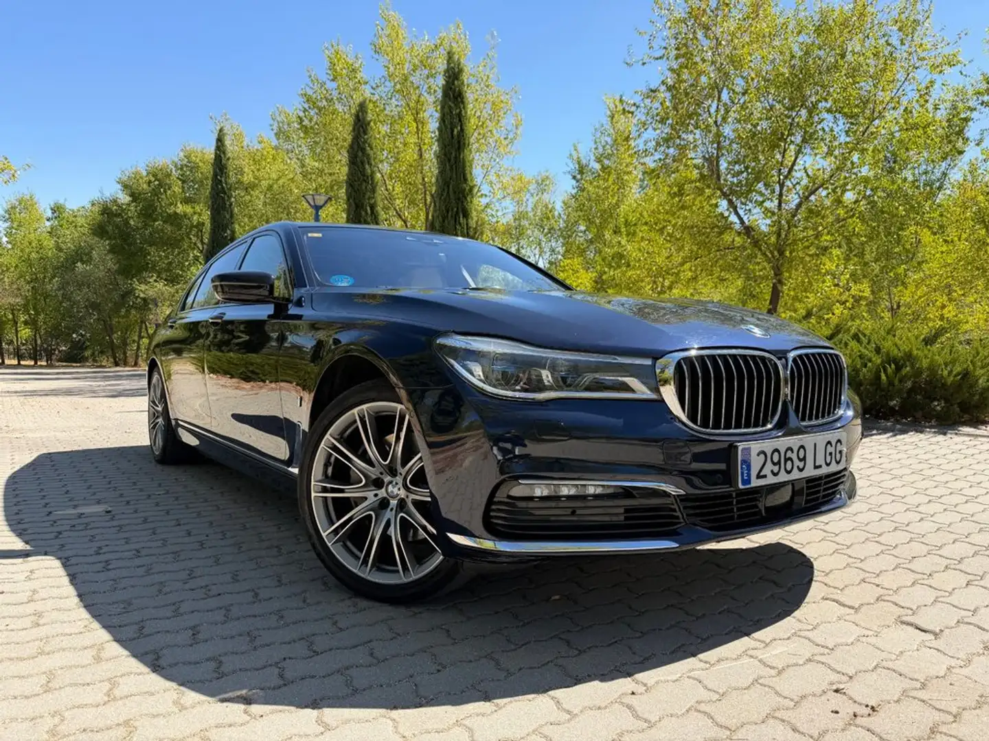 BMW 745 745Le xDrive Blau - 2