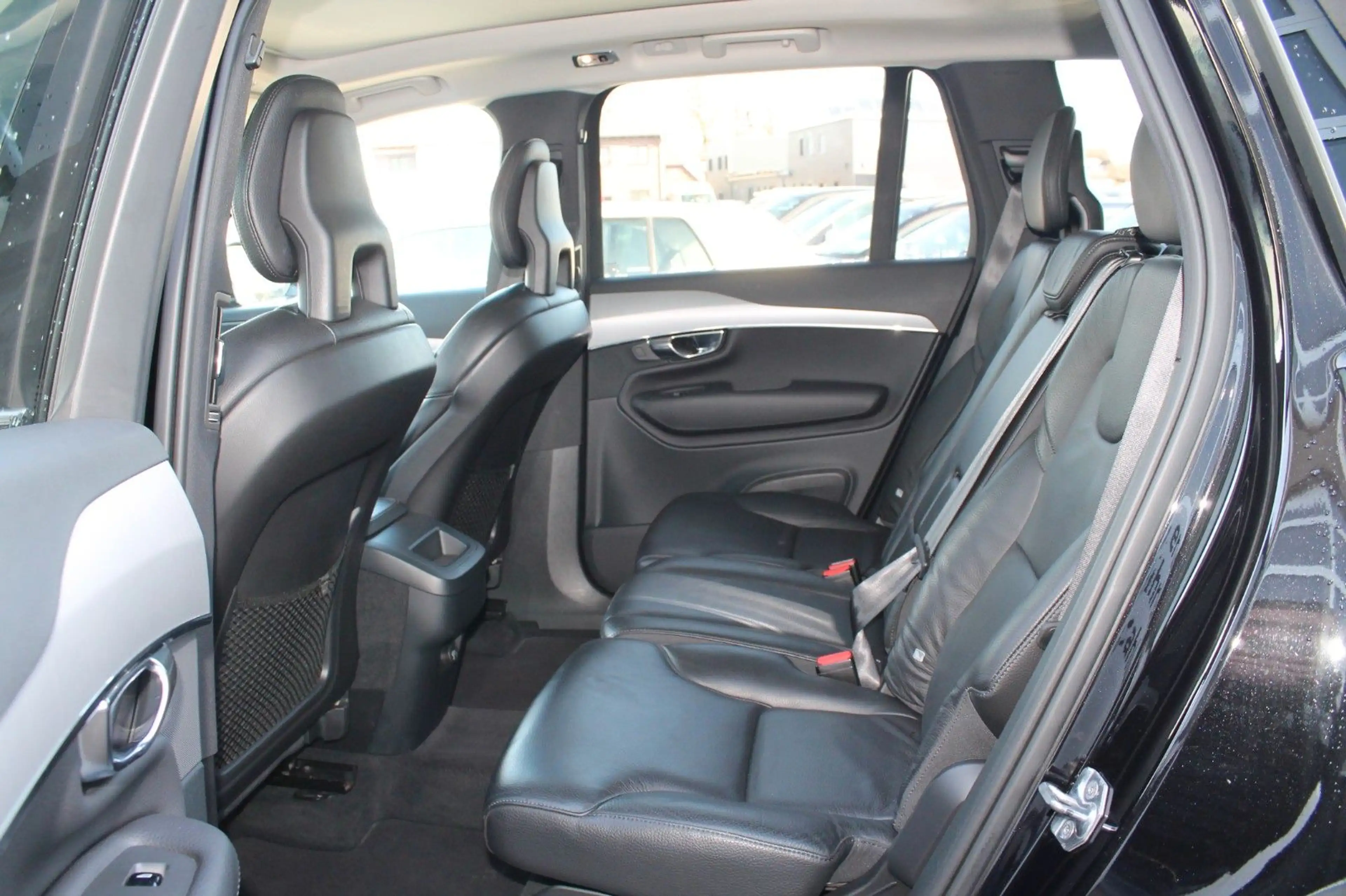 Volvo XC90 Momentum AWD Mild-Hybrid — photo 7