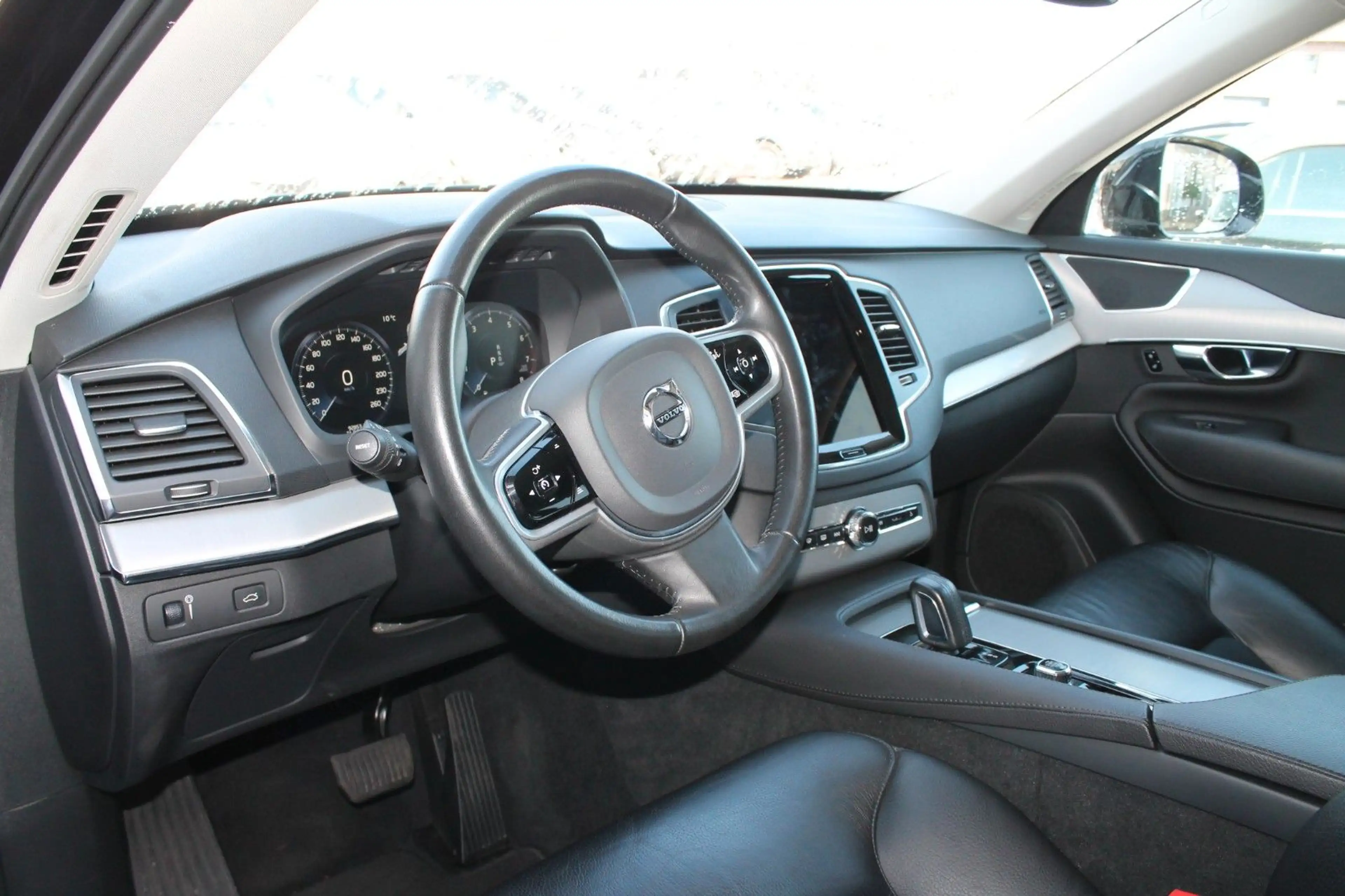 Volvo XC90 Momentum AWD Mild-Hybrid — photo 11