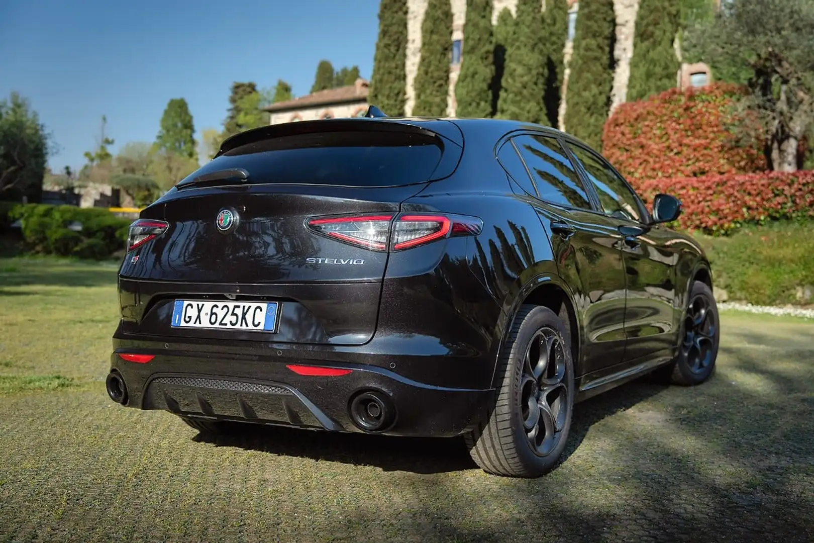 Alfa Romeo Stelvio 2.0 Turbo 16V 206kW Intensa AT8-Q4 Schwarz - 2