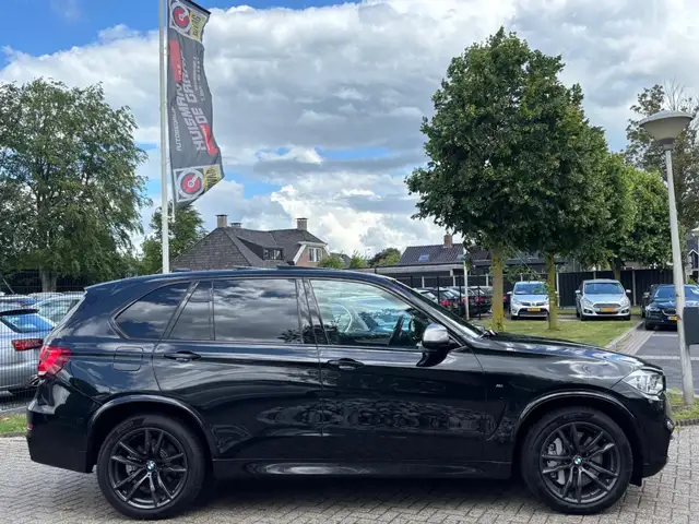 BMW X5 view 4
