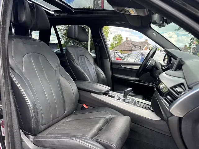 BMW X5 view 11