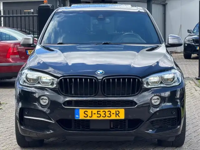 BMW X5 view 2