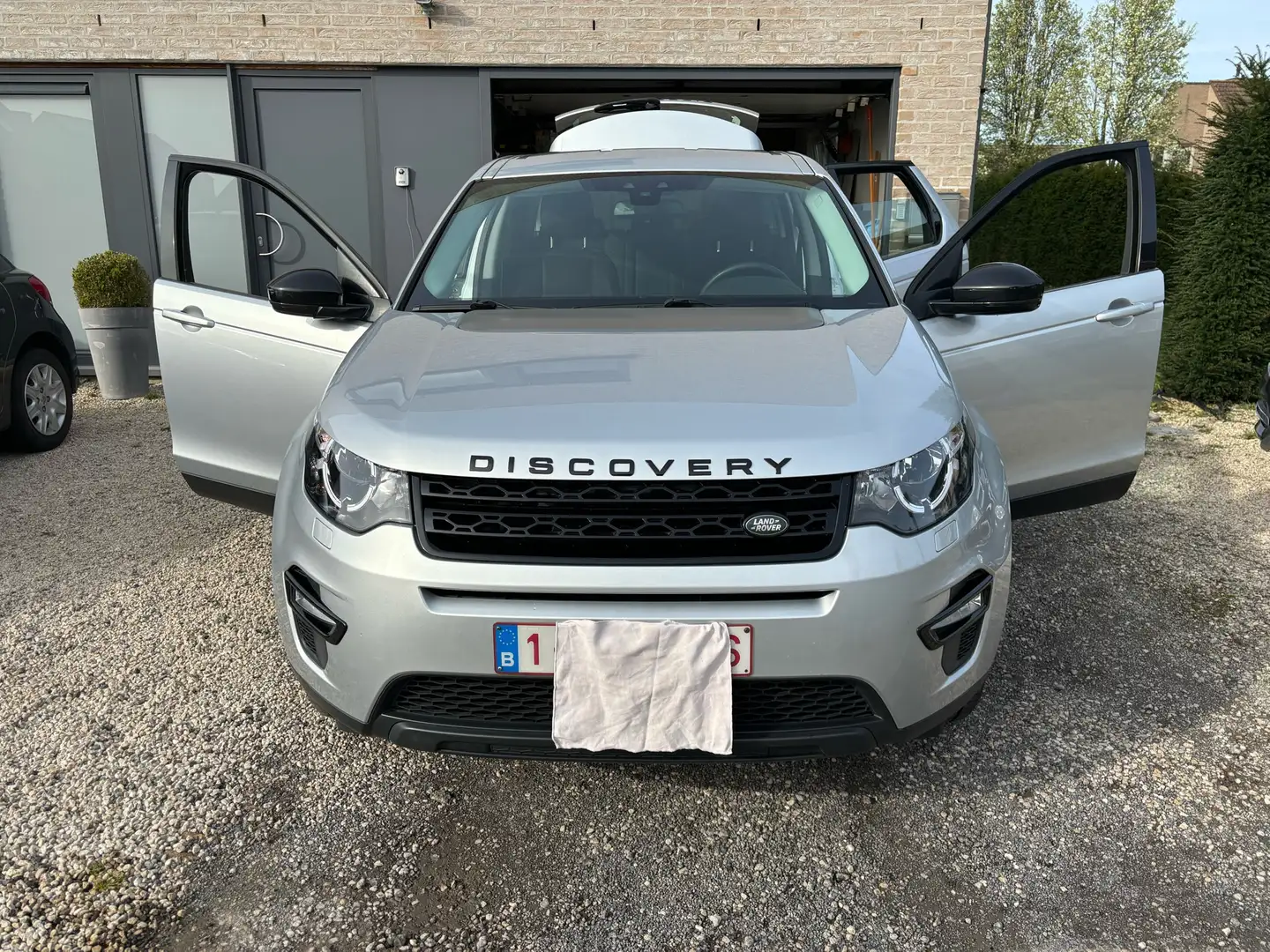 Land Rover Discovery Sport TD4 HSE Gris - 1