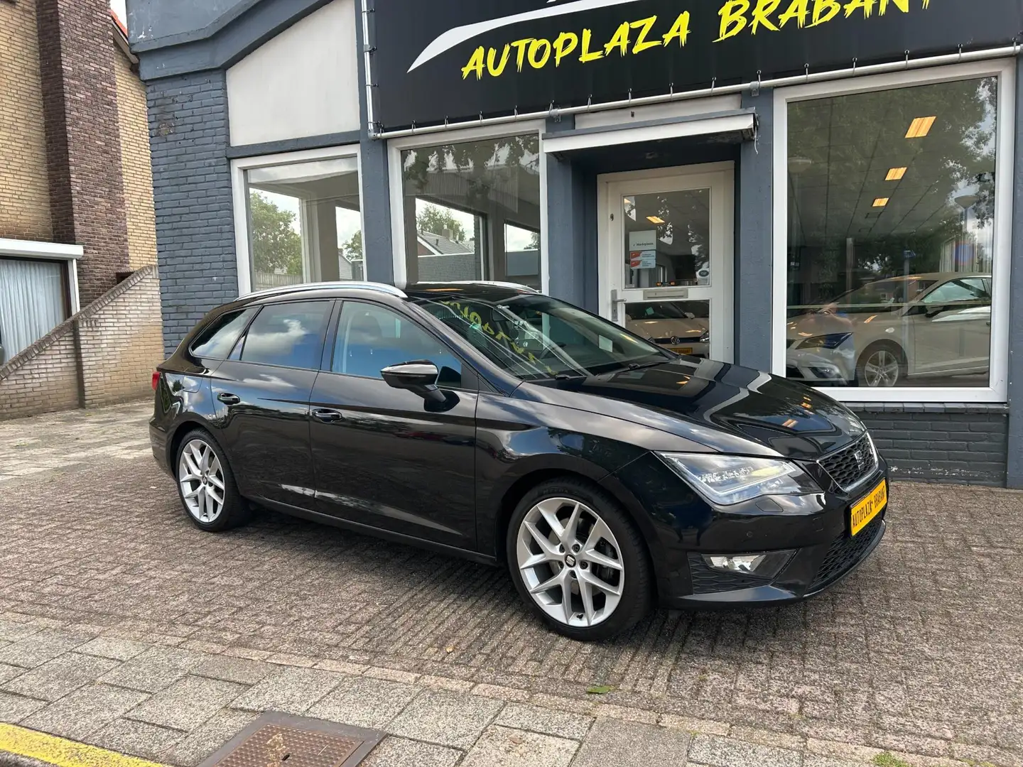 SEAT Leon ST 1.8 TSI FR / NAVI / AUTOMAAT / CRUISE / XENON Noir - 2