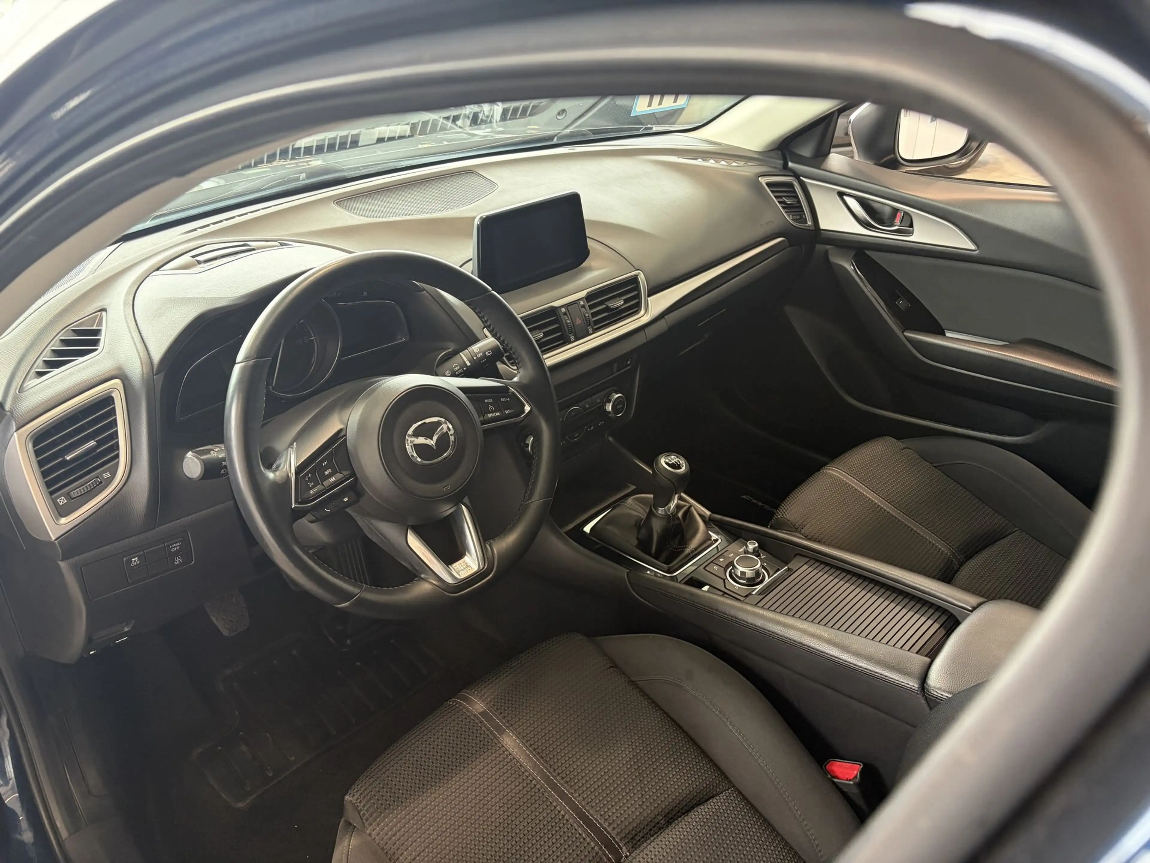 Mazda 3 Navigatie / Camera / Zetel & Stuurverwarming / Keyless / Head Up Display / — photo 14