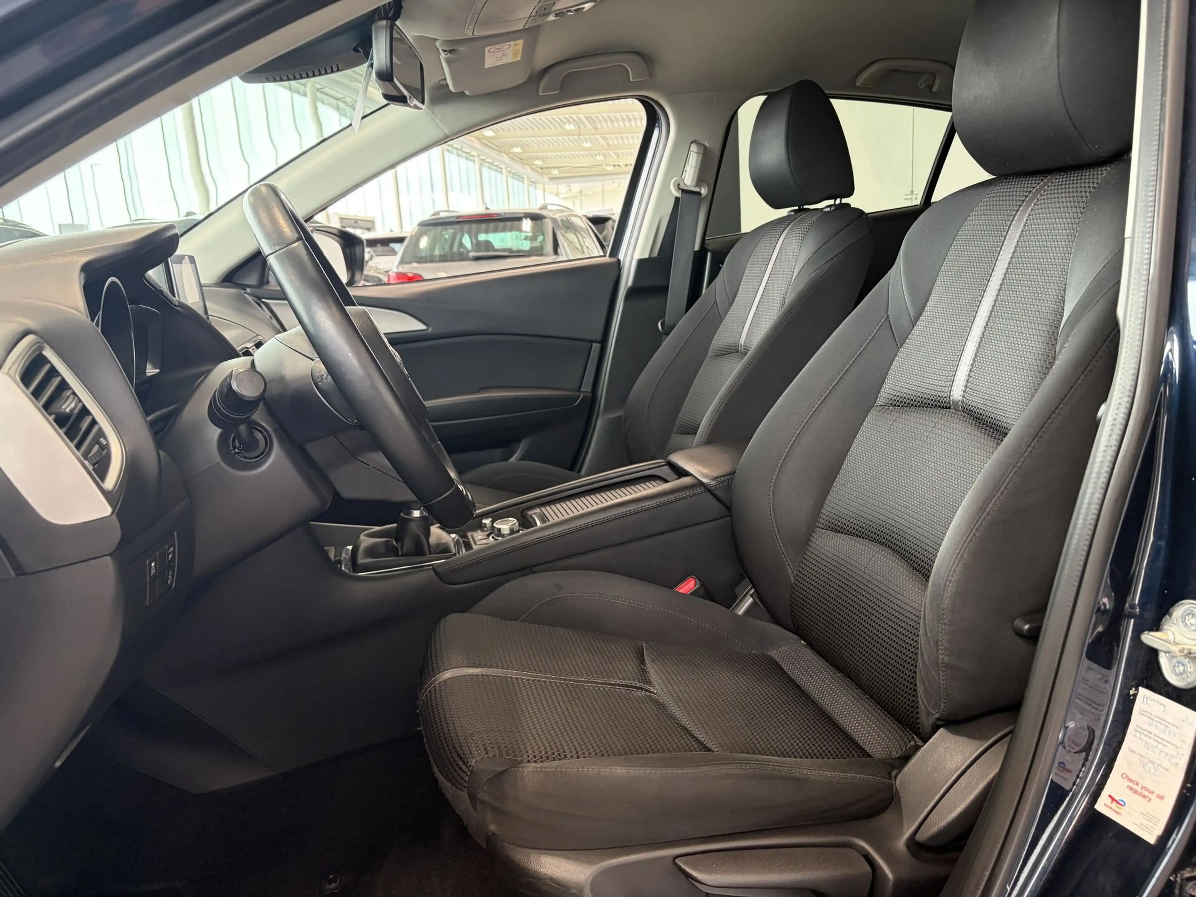 Mazda 3 Navigatie / Camera / Zetel & Stuurverwarming / Keyless / Head Up Display / — photo 13