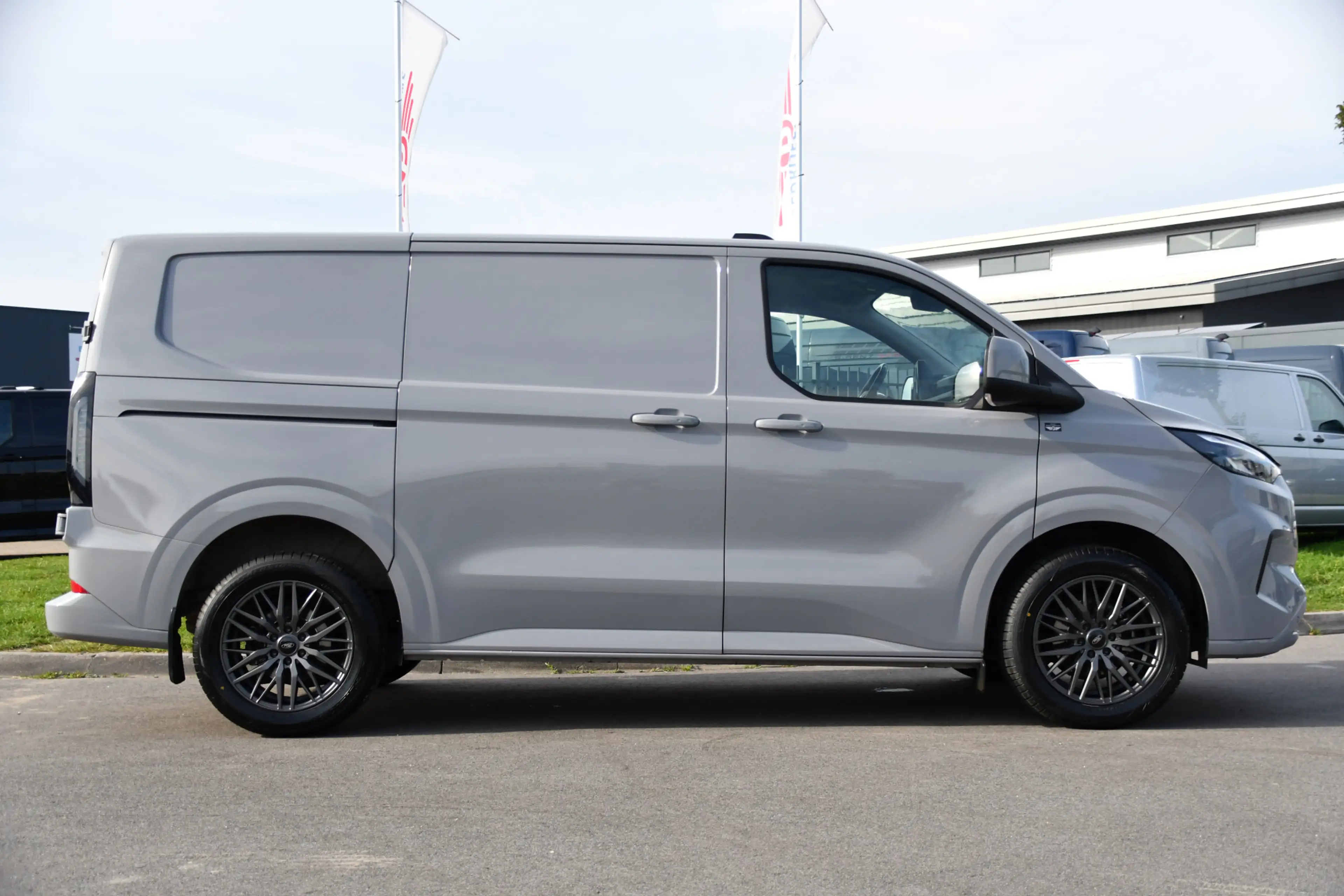 Ford Transit Custom 300 2.0 TDCI L1H1 Limited PB Edition Camera, Cruis — photo 10