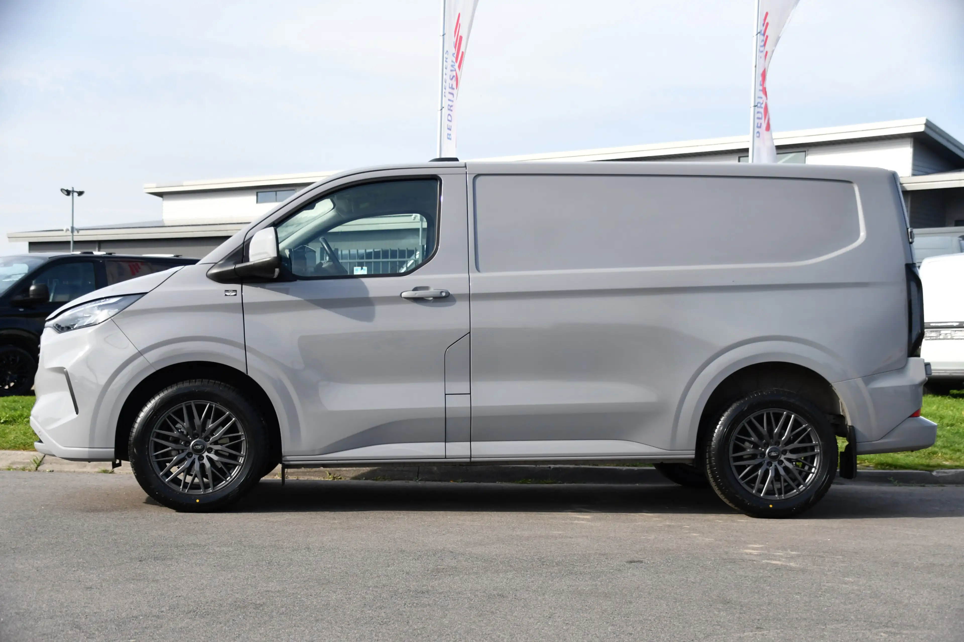 Ford Transit Custom 300 2.0 TDCI L1H1 Limited PB Edition Camera, Cruis — photo 9