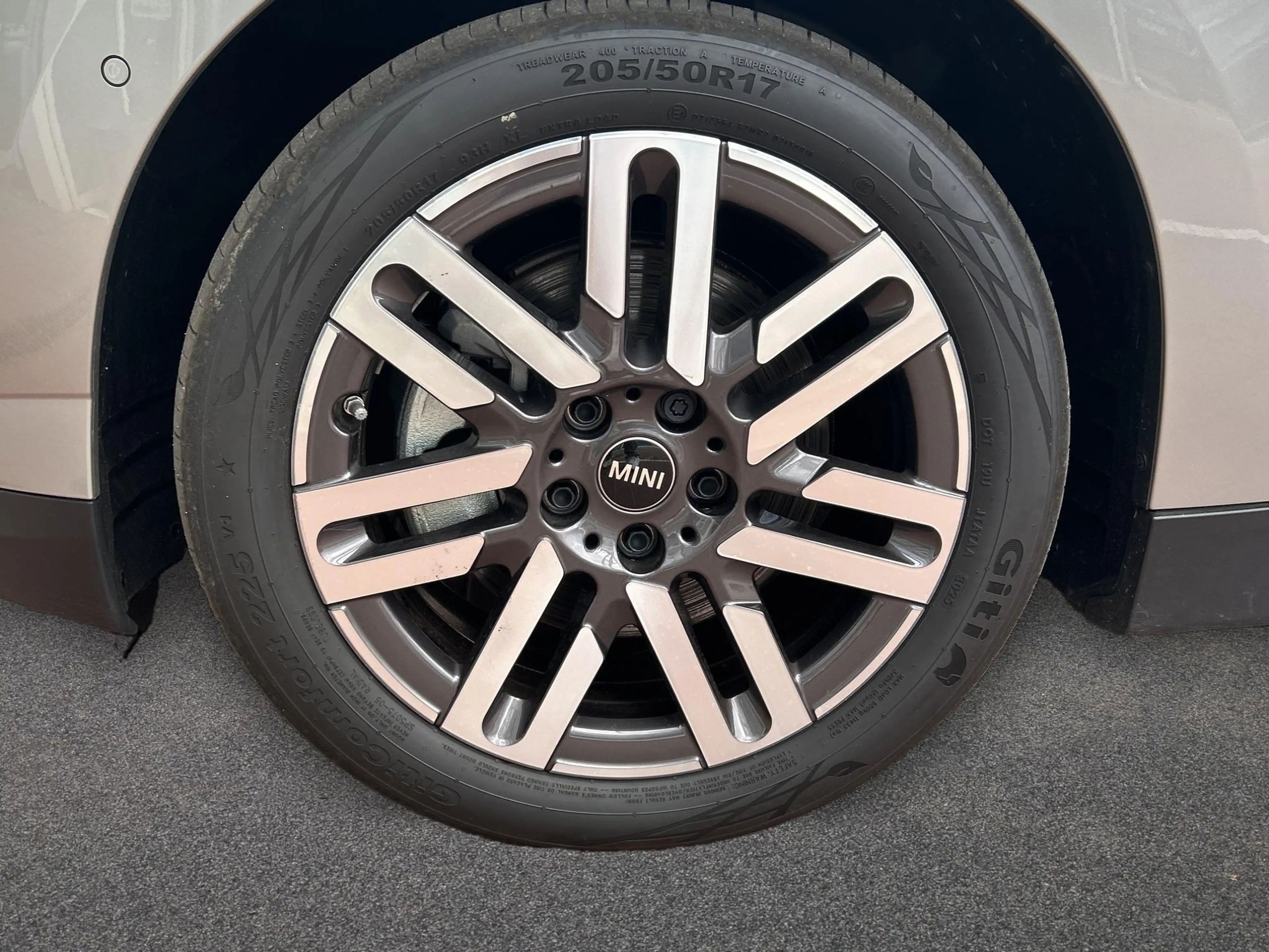 MINI Cooper E Classic Trim — photo 12