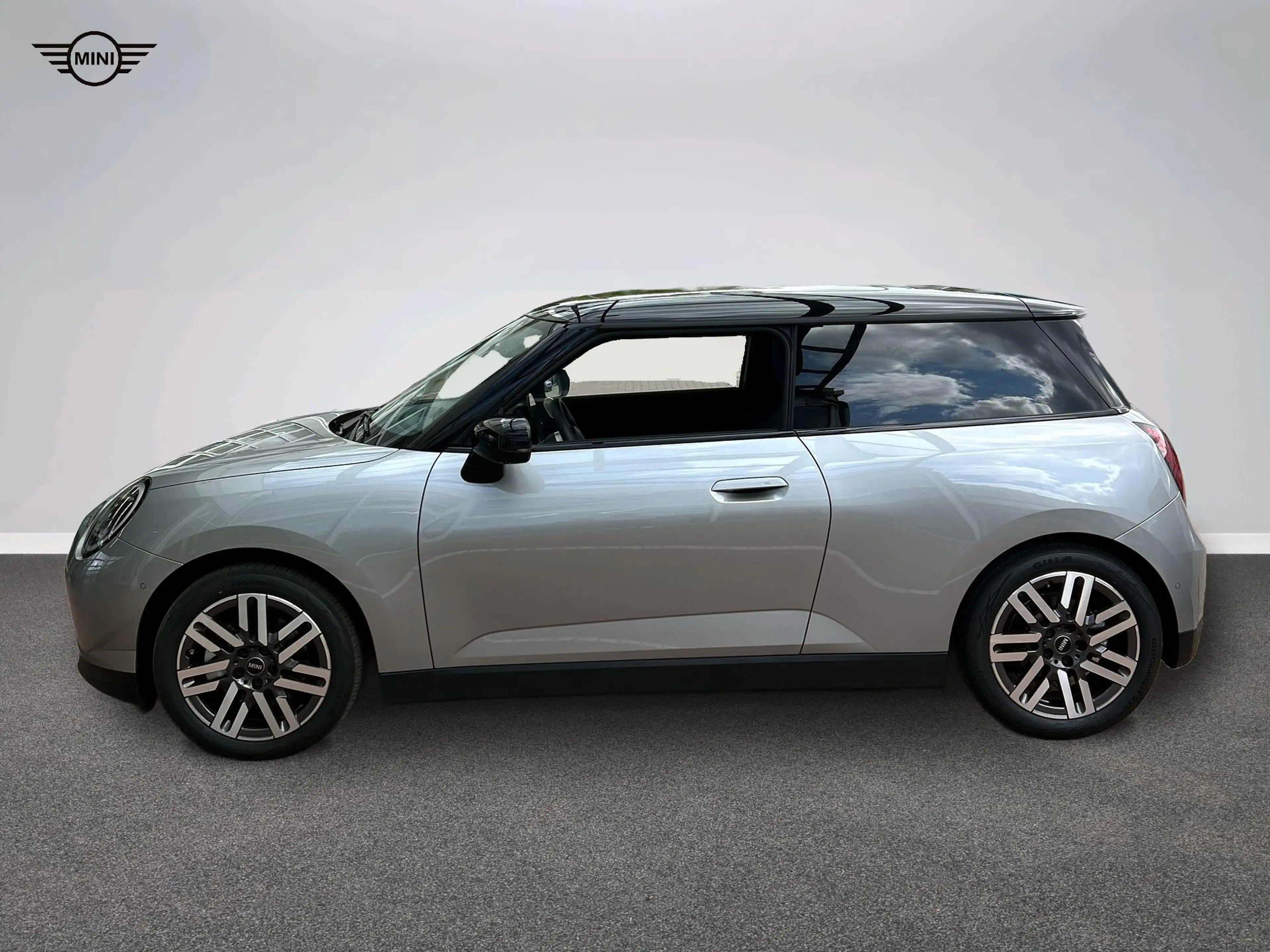 MINI Cooper E Classic Trim — photo 3