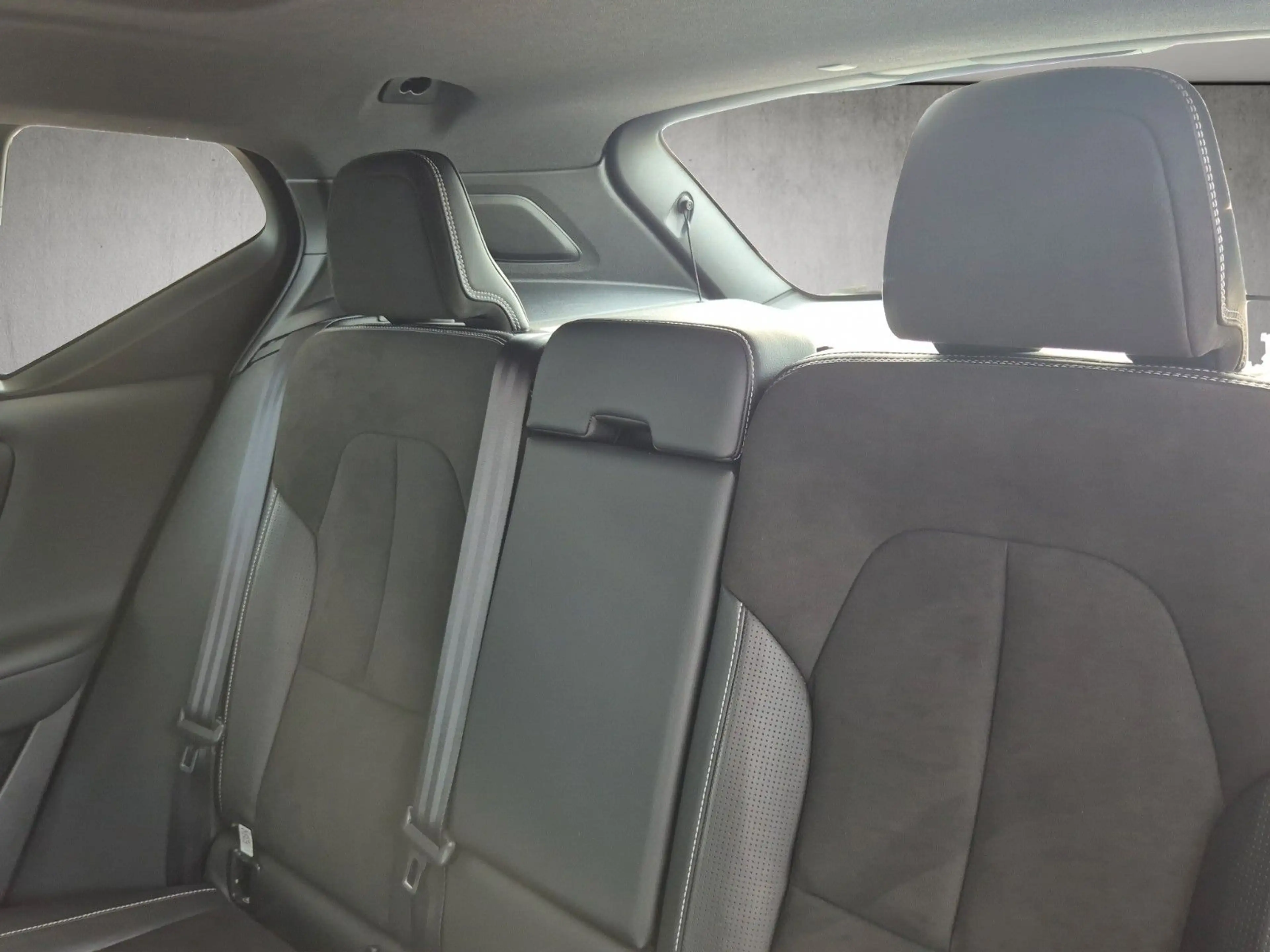 Volvo XC40 T5 R Design AWD Pano H&K Carplay — photo 12