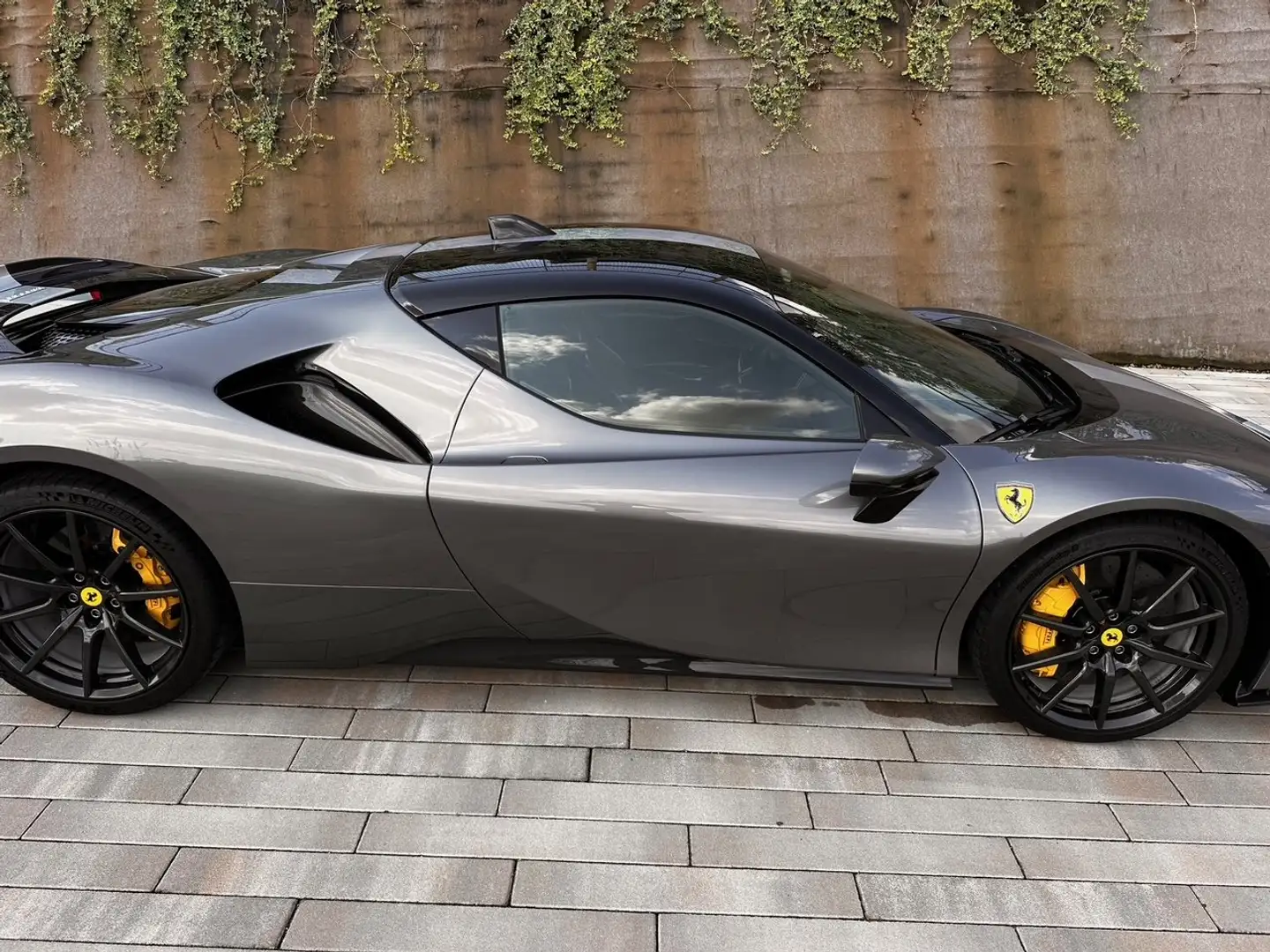Ferrari SF90 Stradale Coupè Gris - 2