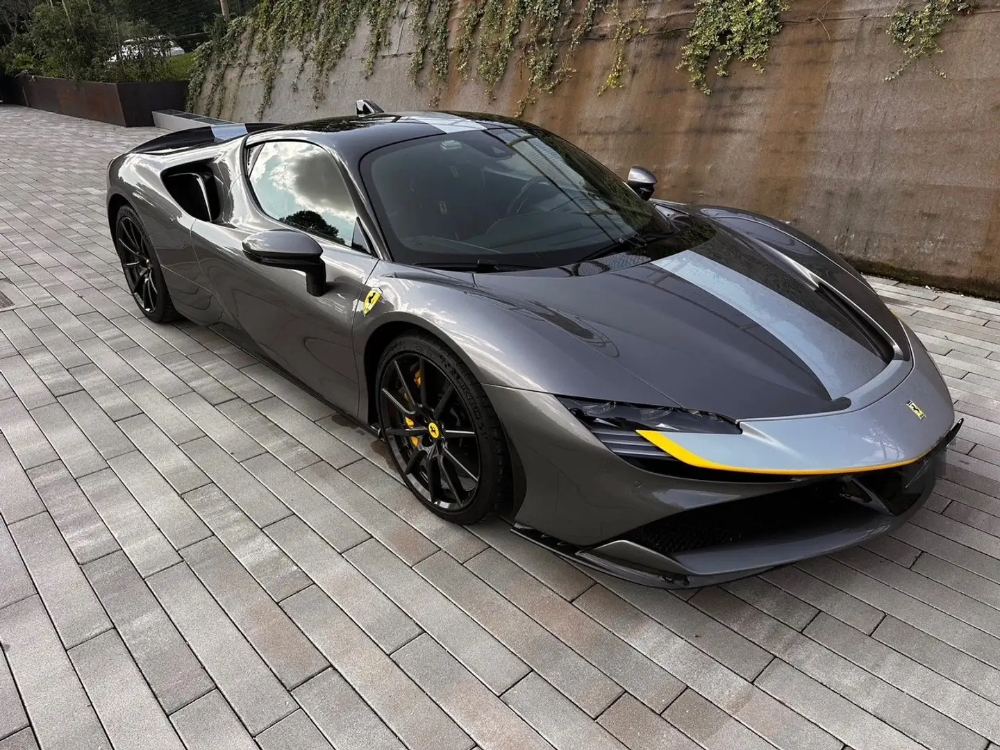 Ferrari SF90 Stradale Coupè Gris - 1
