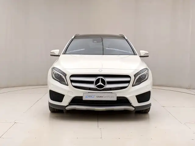Mercedes-Benz Gla view 2
