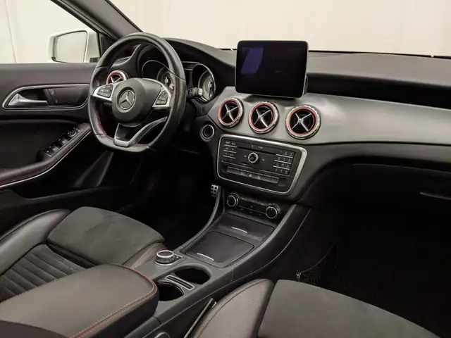 Mercedes-Benz Gla view 6