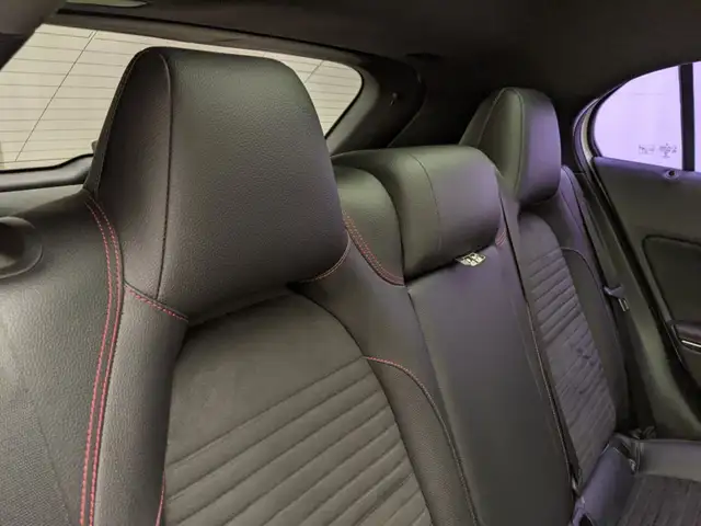 Mercedes-Benz Gla view 9
