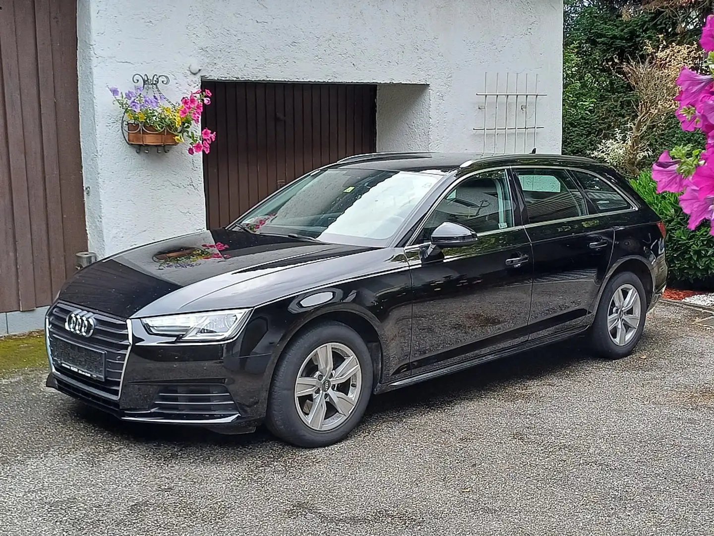 Audi A4 Avant 2,0 TDI Noir - 1