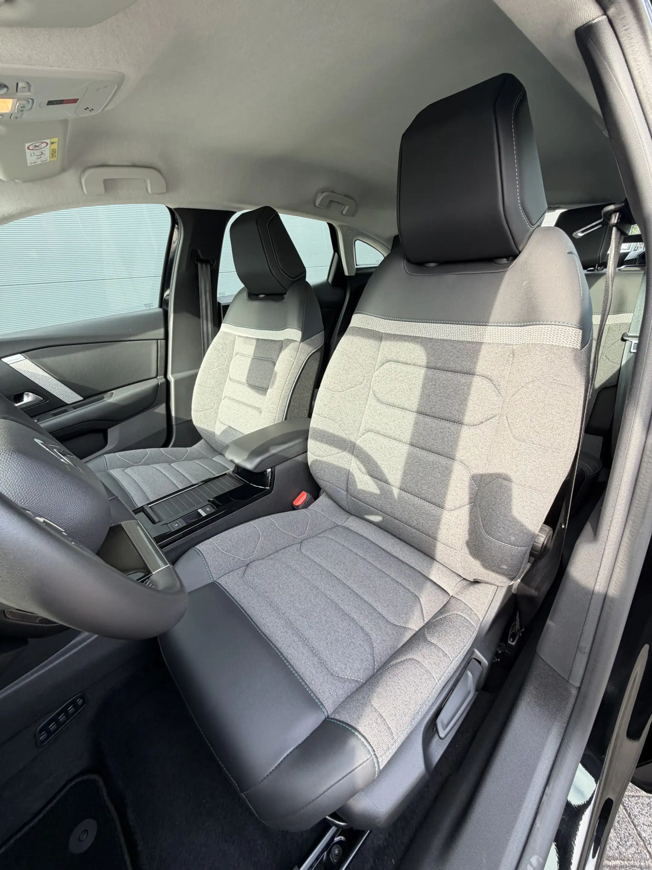 Citroen E-C4 Electric You 50 kWh (Camera - LED - Comfort Seats - Navigat — photo 12