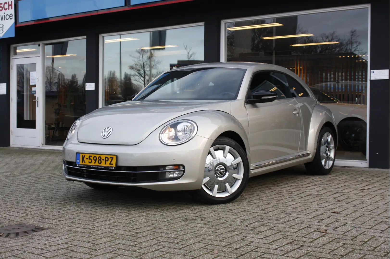 Volkswagen Beetle 1.2 TSI Club | Navigatie | Stoelverwarming | Parke Grigio - 2