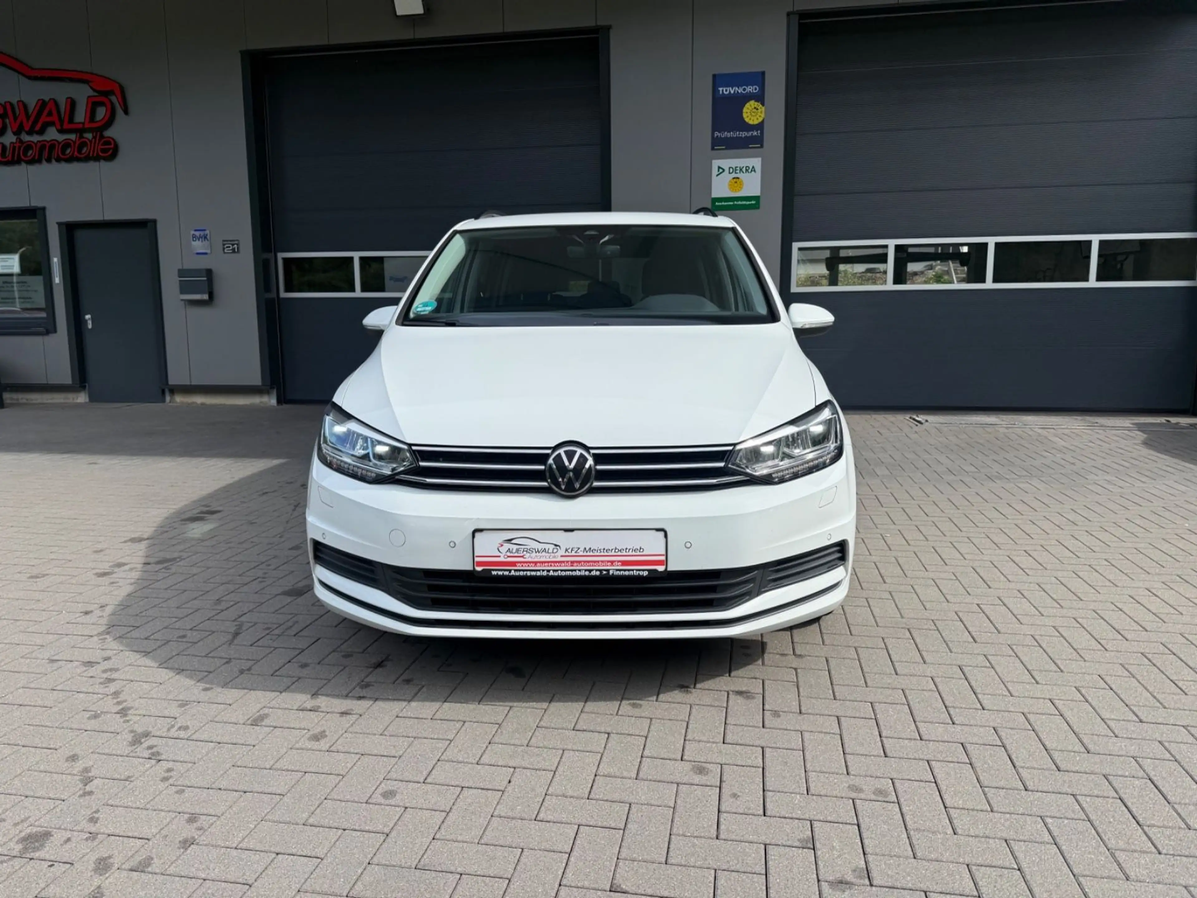 Volkswagen Touran Comfortline*DSG *AHK *ACC *DAB *LED — photo 2