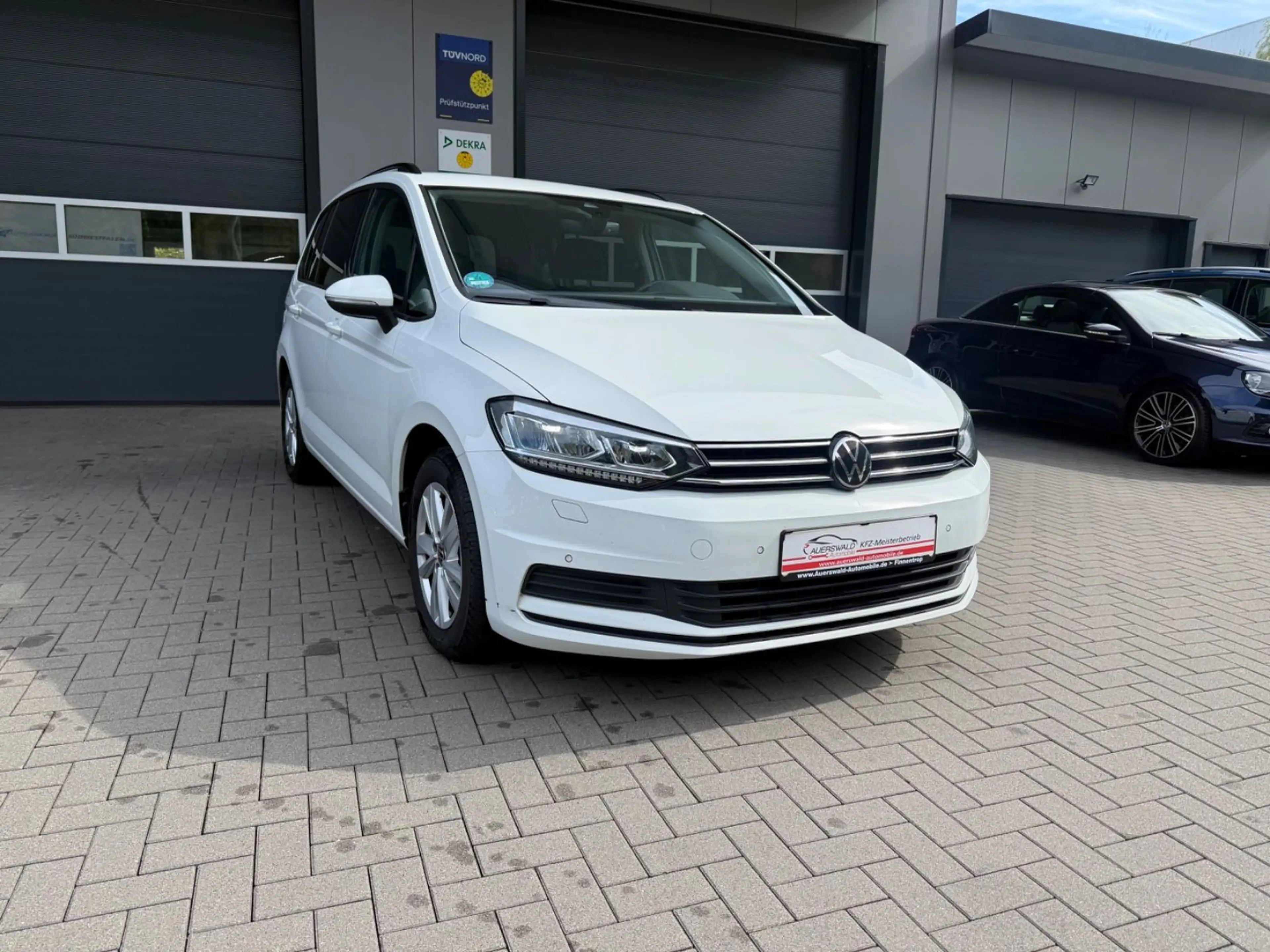 Volkswagen Touran Comfortline*DSG *AHK *ACC *DAB *LED — photo 3