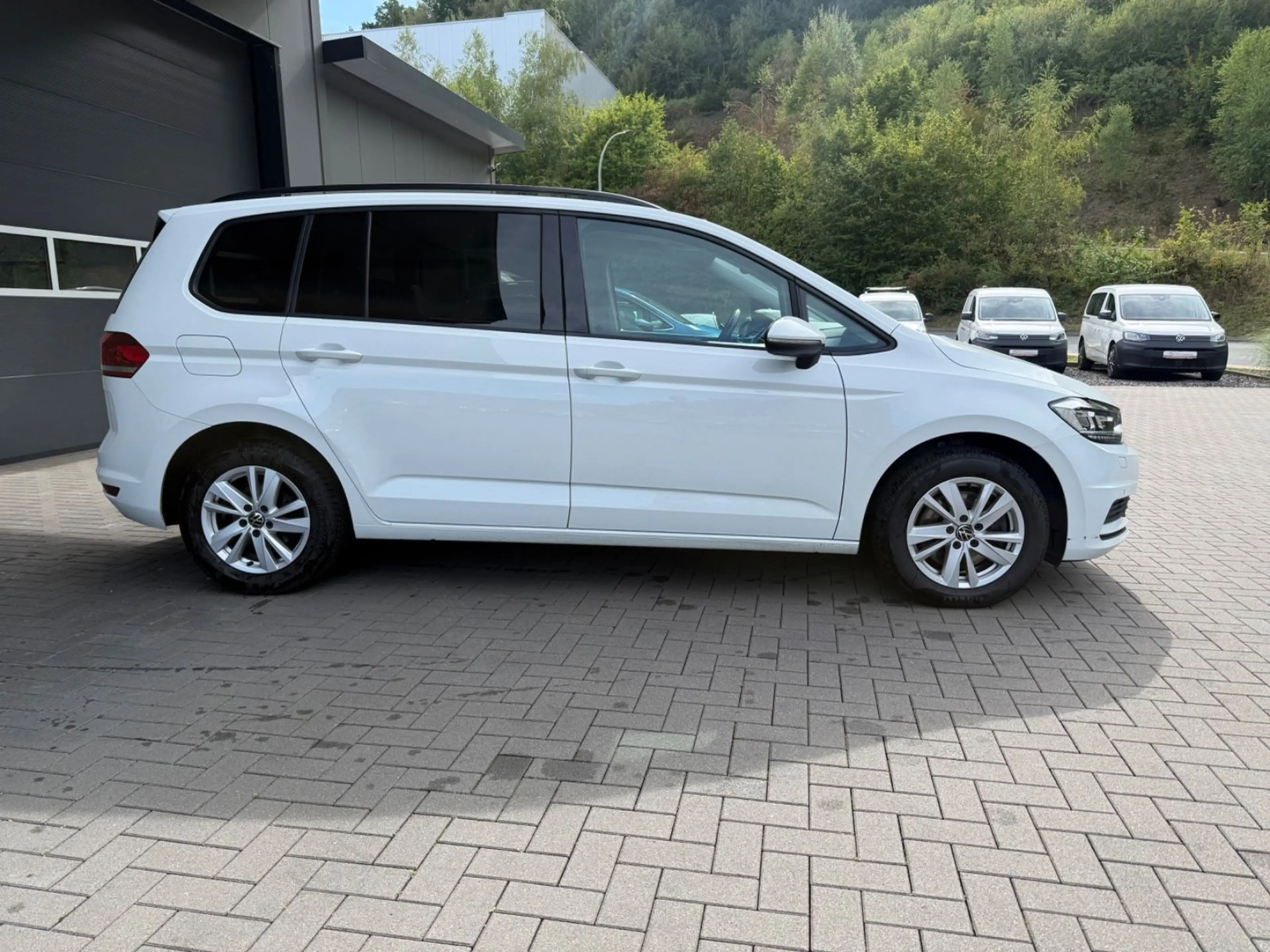 Volkswagen Touran Comfortline*DSG *AHK *ACC *DAB *LED — photo 4