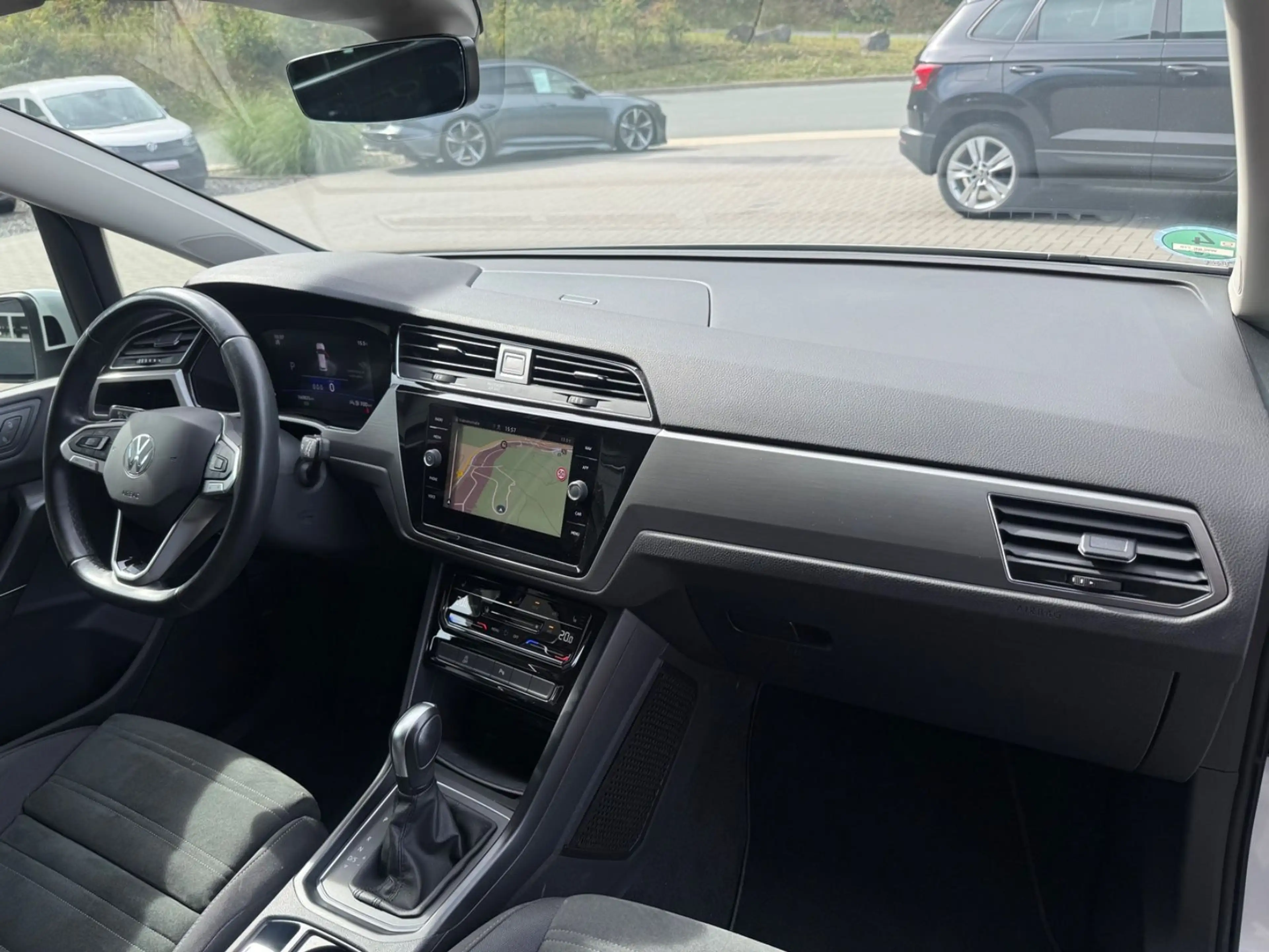 Volkswagen Touran Comfortline*DSG *AHK *ACC *DAB *LED — photo 10