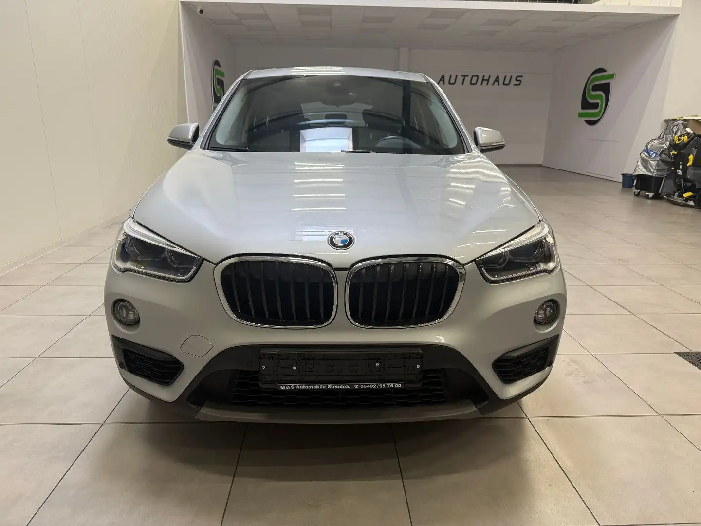 BMW X1 sDrive 18 d Advantage MOTORSCHADEN / PANORAMA Zilver - 2