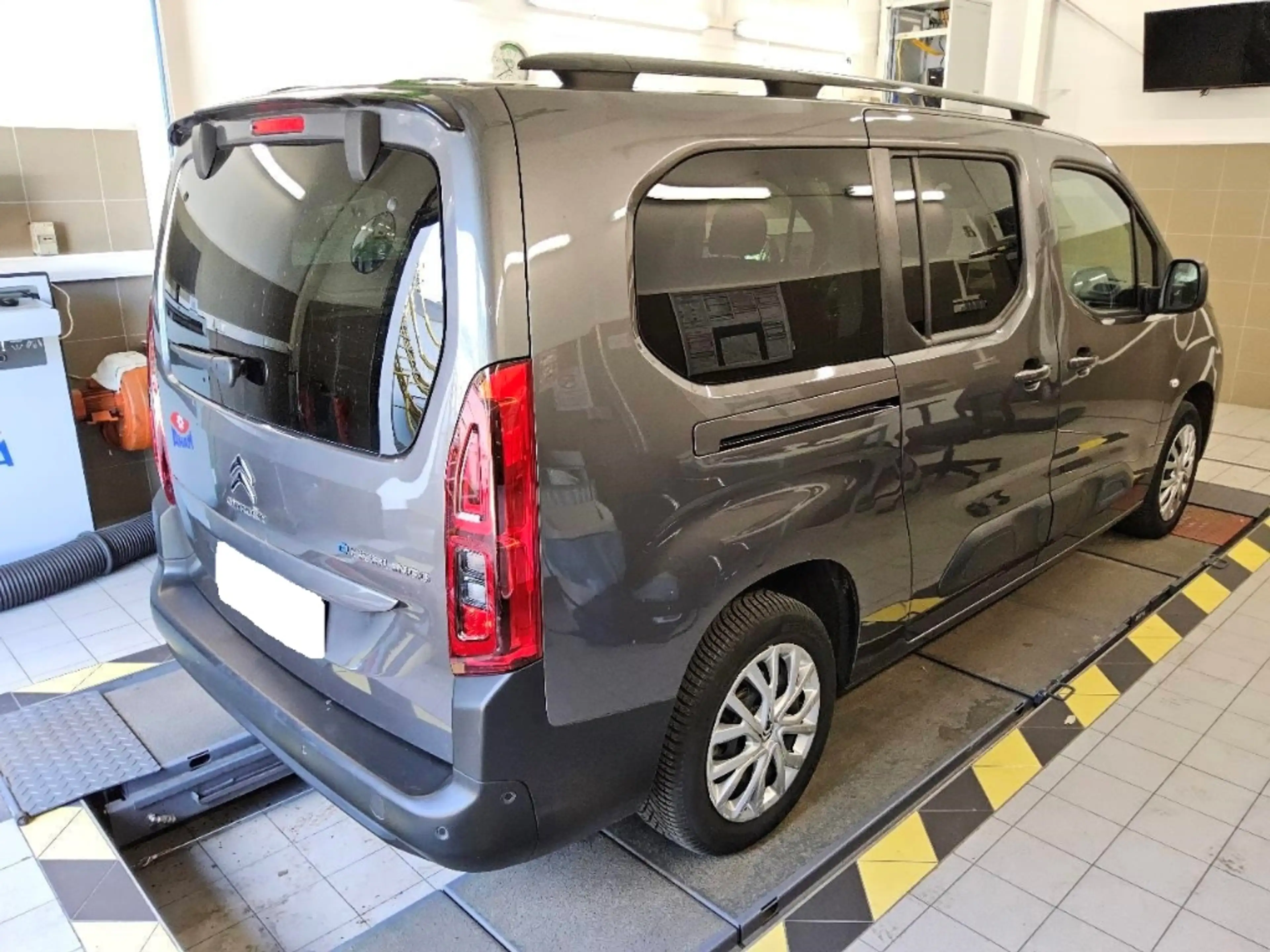 Citroen Berlingo Feel XL 11kw Charger Kamera PDC v+h — photo 3