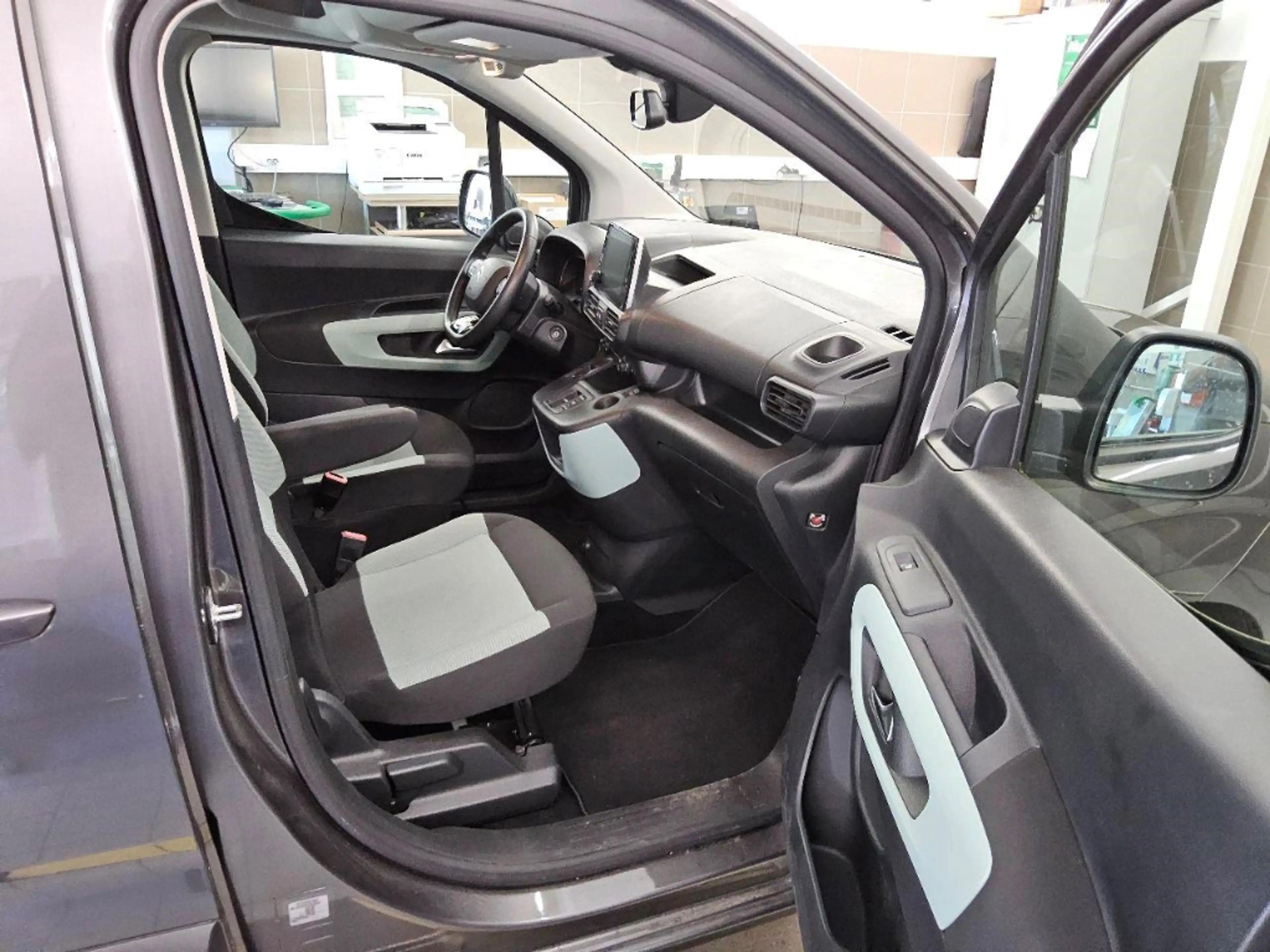 Citroen Berlingo Feel XL 11kw Charger Kamera PDC v+h — photo 4