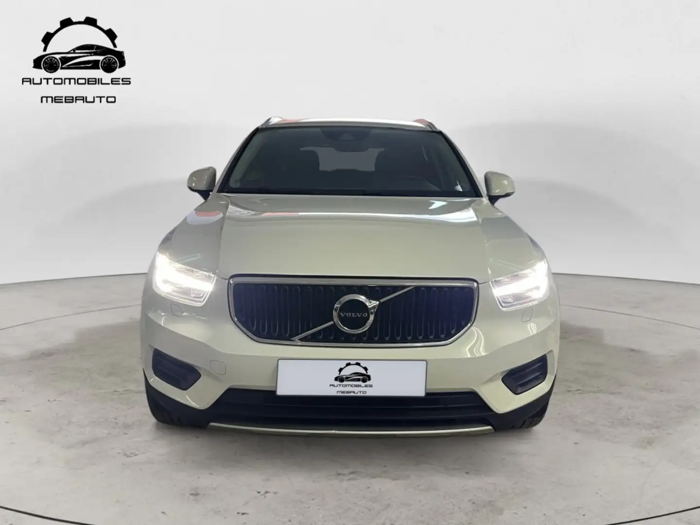 Volvo XC40 D3 Momentum Premium Edition Aut. Blanco - 2