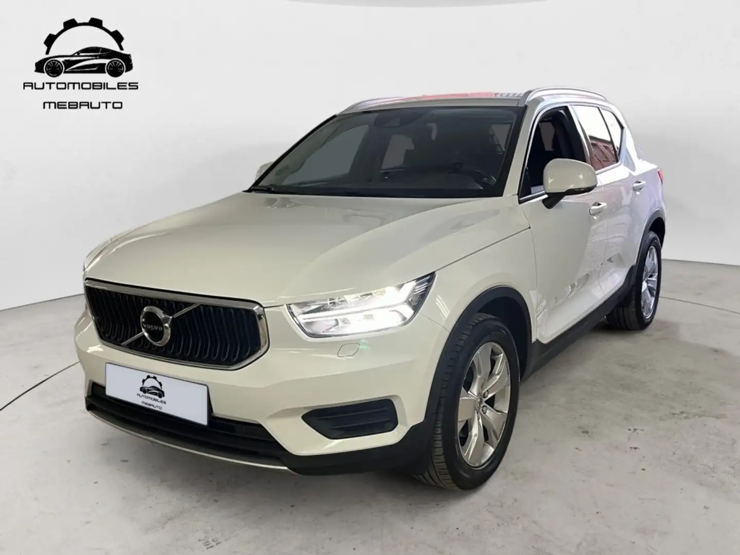 Volvo XC40 D3 Momentum Premium Edition Aut. Blanco - 1