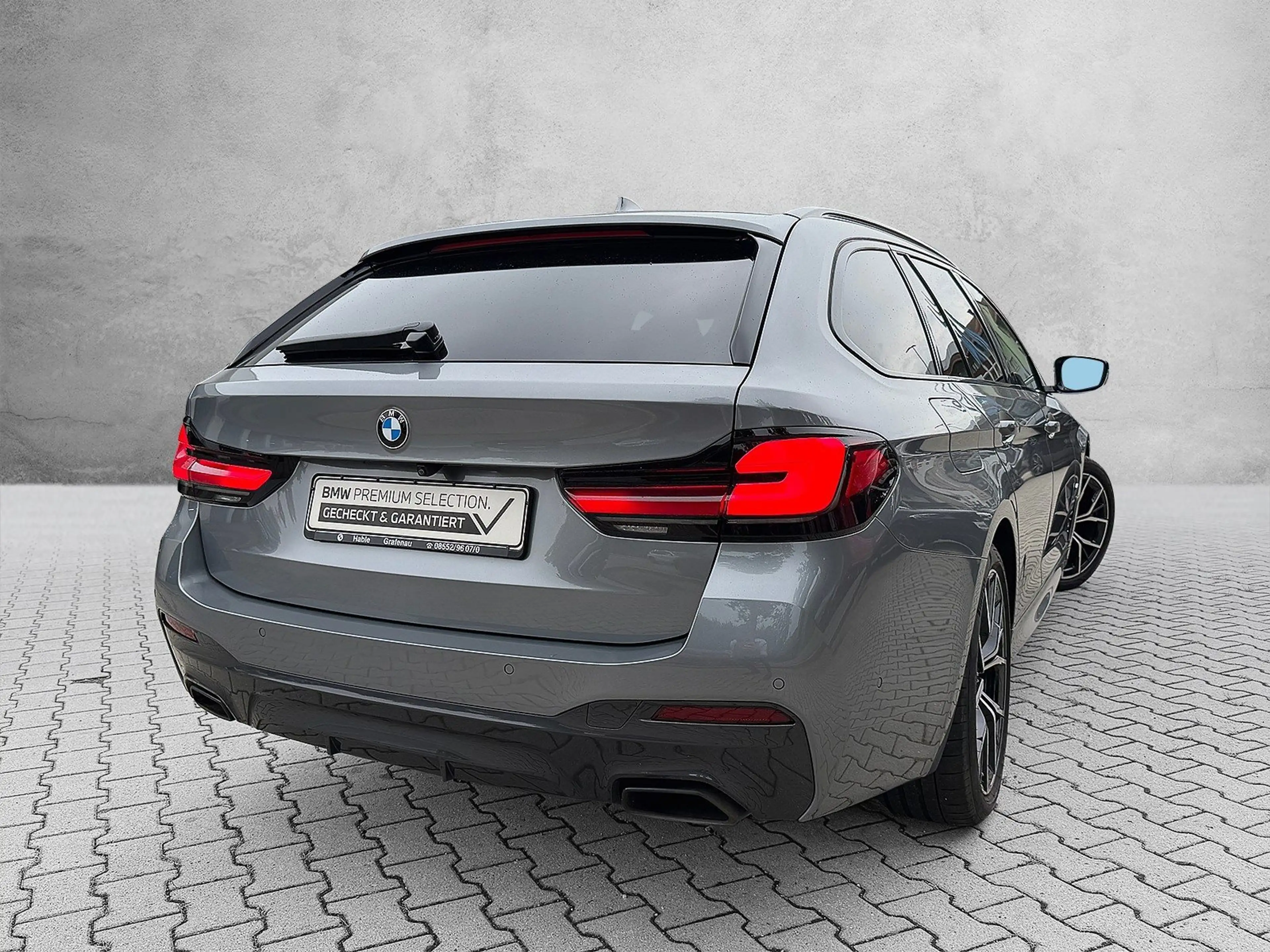 BMW 540 d xDrive Touring — photo 2