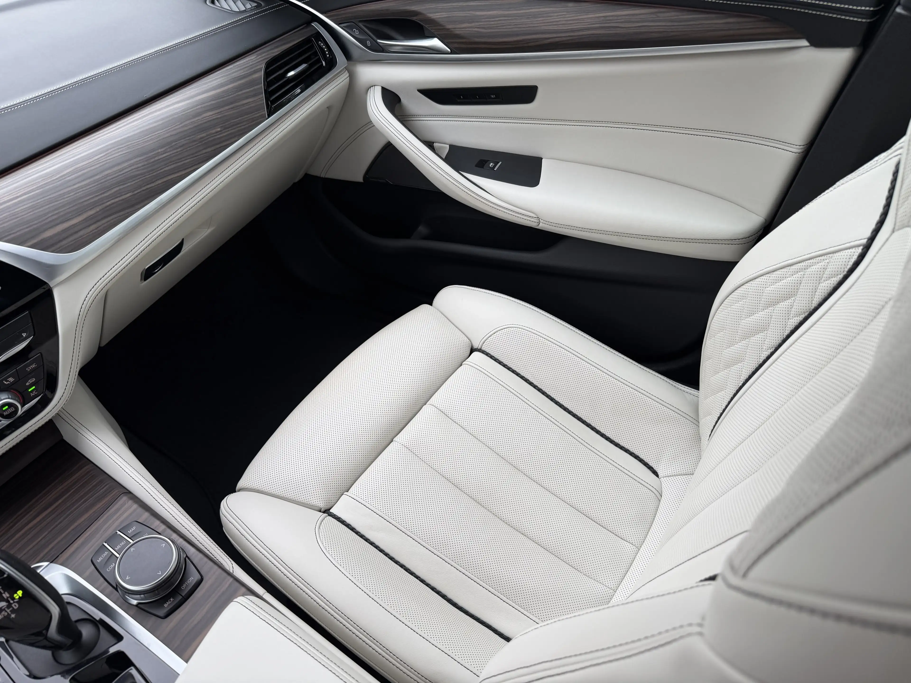 BMW 540 d xDrive Touring — photo 9