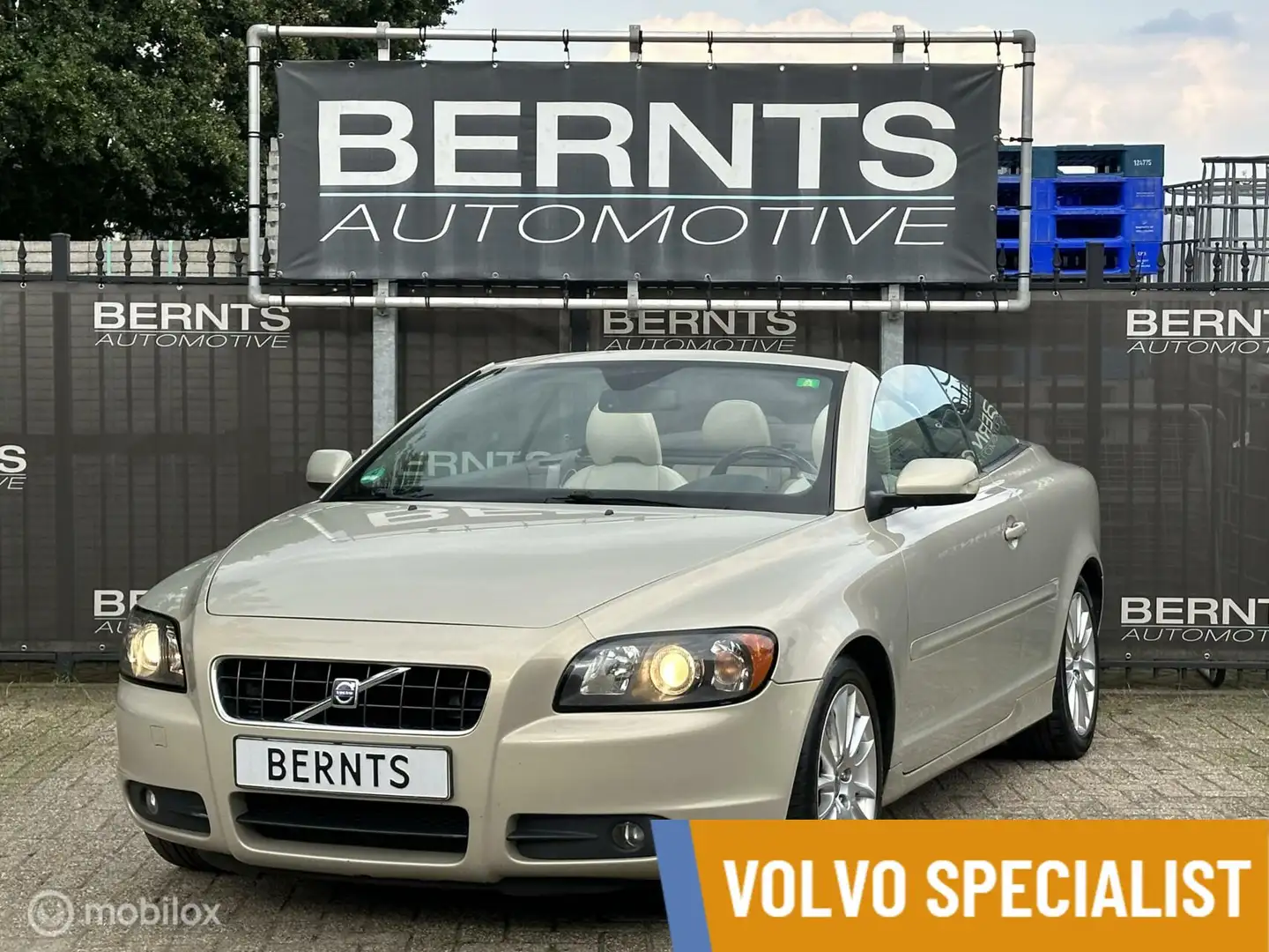 Volvo C70 Convertible 2.4i Momentum|Trekhaak|Hout inleg Beige - 1