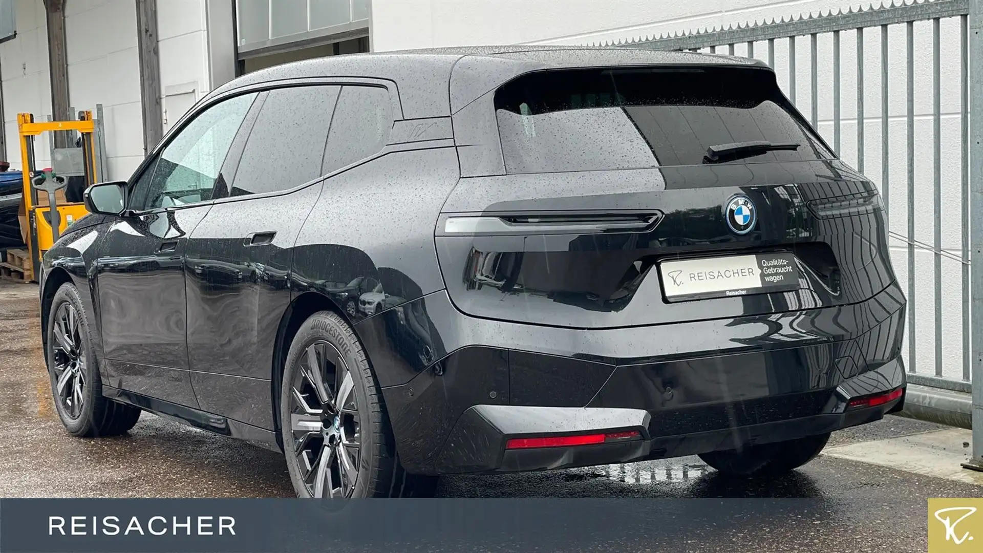 BMW iX A xDrive40 Sportpaket,SkyLou,DAProf,PA,LCProf Schwarz - 2