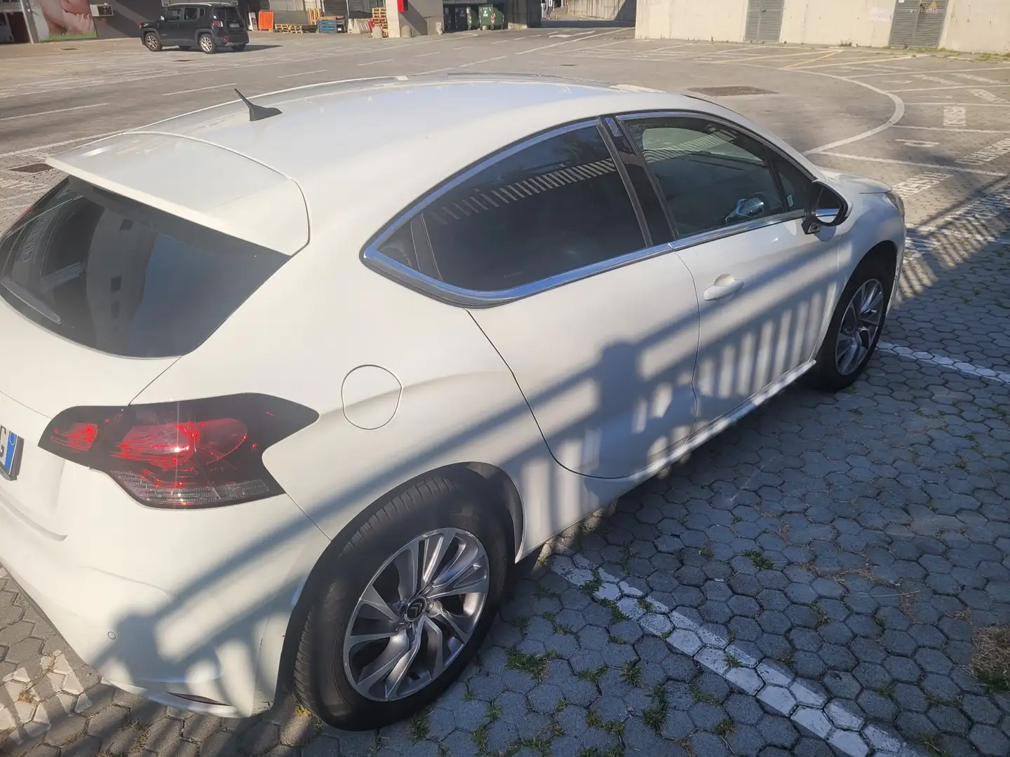 DS Automobiles DS 4 DS4 1.6 e-hdi So Chic Beyaz - 2
