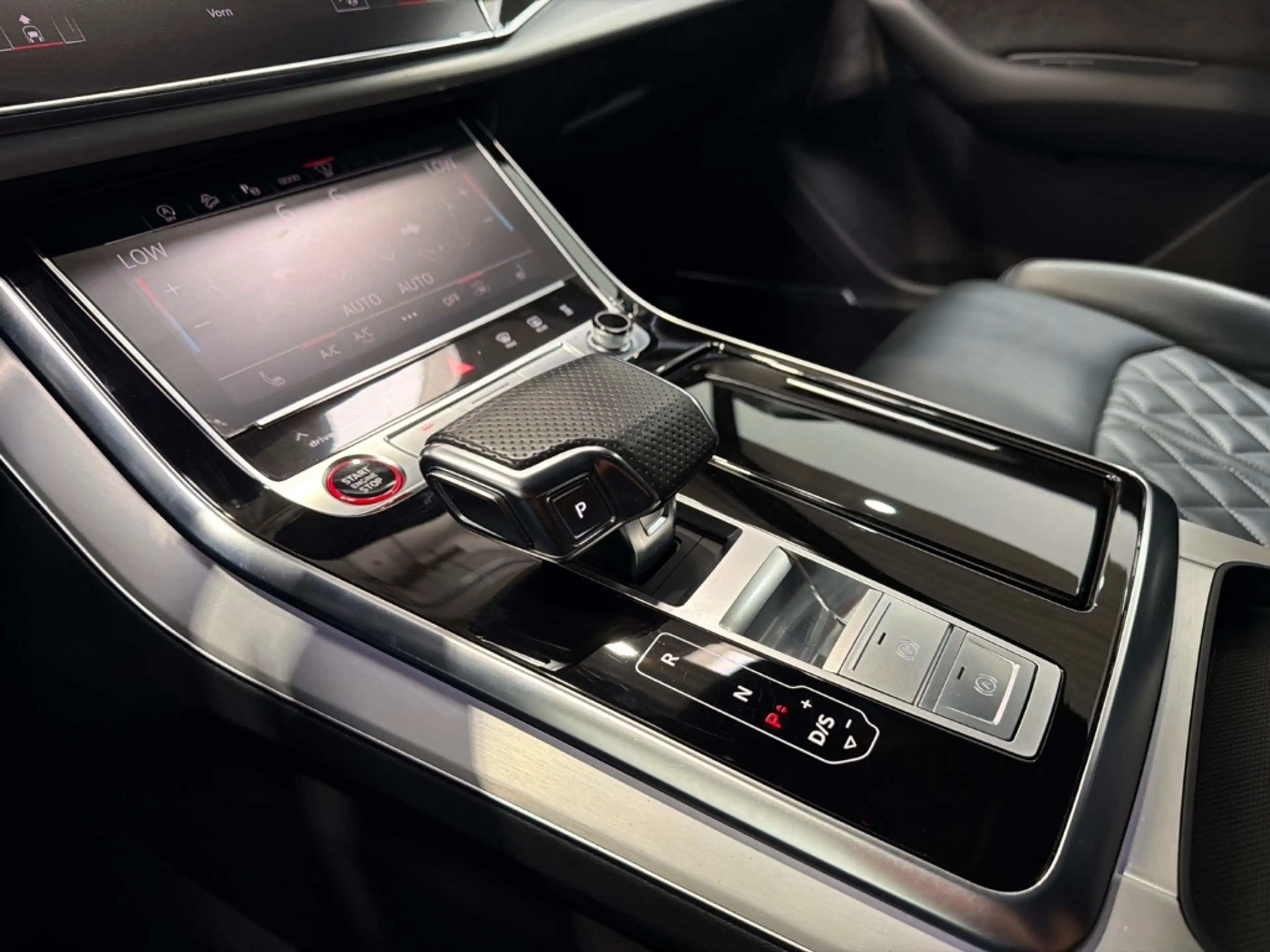 Audi SQ7 4.0 TFSI QU BLACK FAHRWERKSPAKET MATRIX PANO AHK 3 — photo 15
